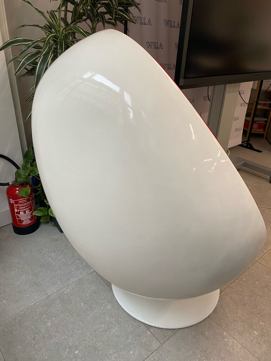 Egg armchair