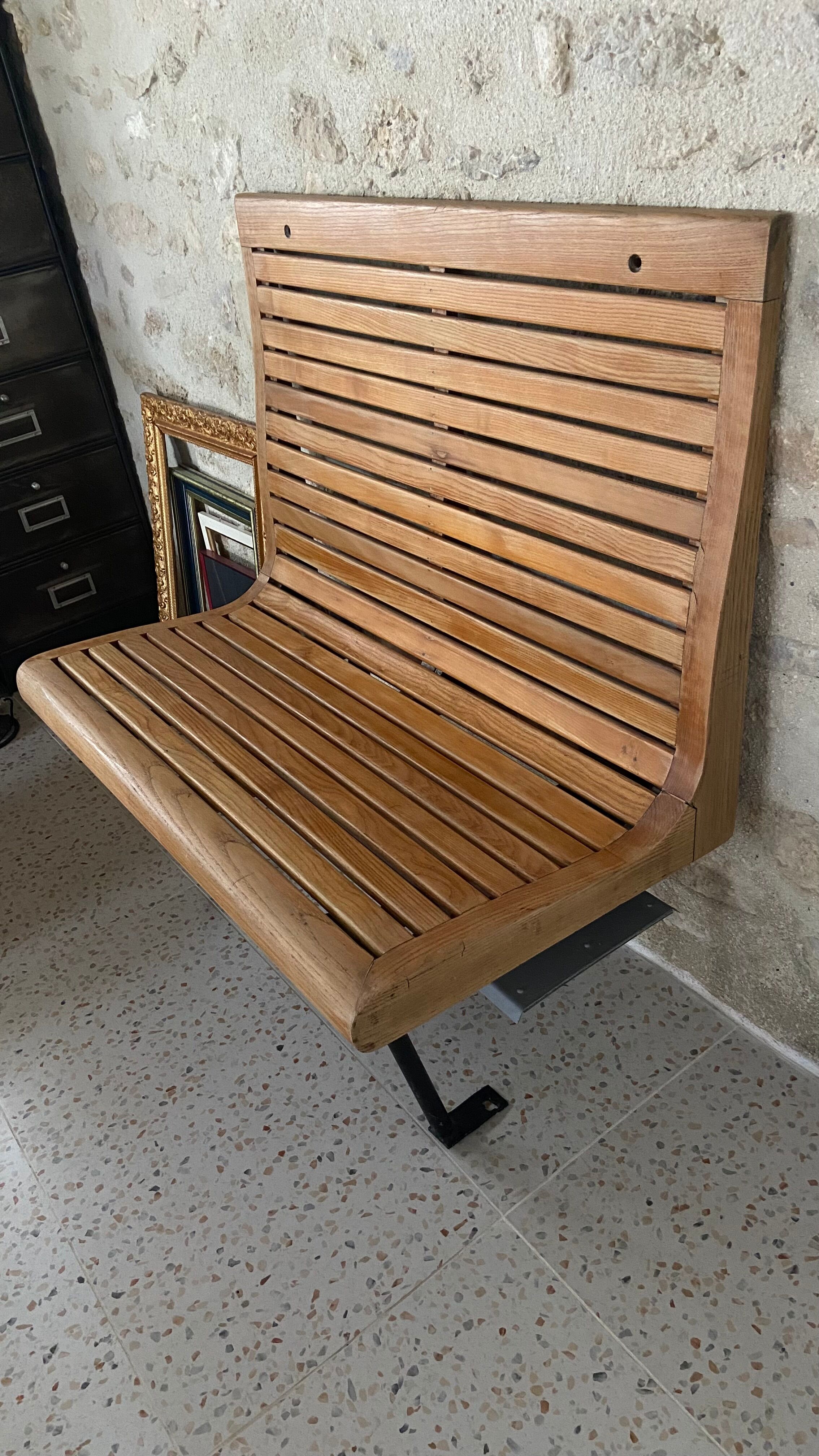 Train bench or metro in wood 1900 with its luggage rack