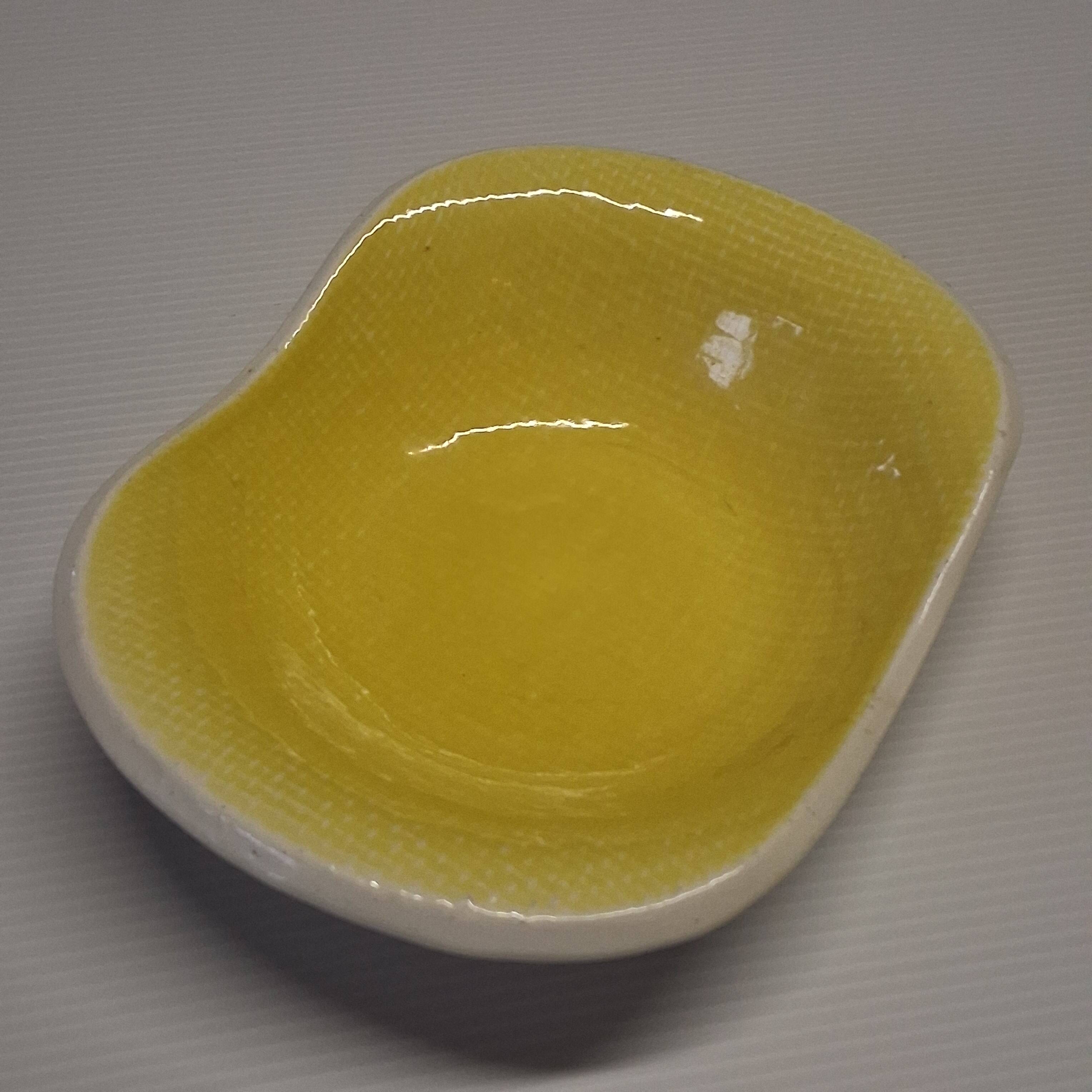 Ancien vide poche jaune de chez Salins