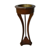 Garden on verni wooden feet