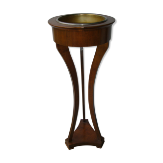 Garden on verni wooden feet