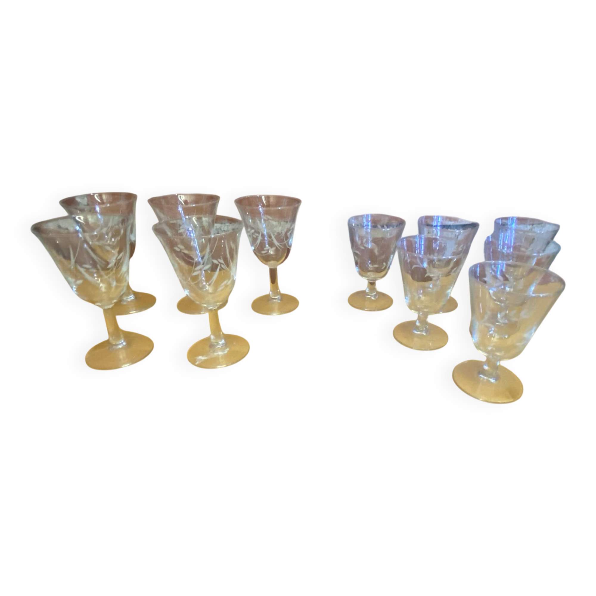 11 verres à pied à vin et eau en verre décor gravé vintage