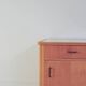 table de chevet vintage en bois clair