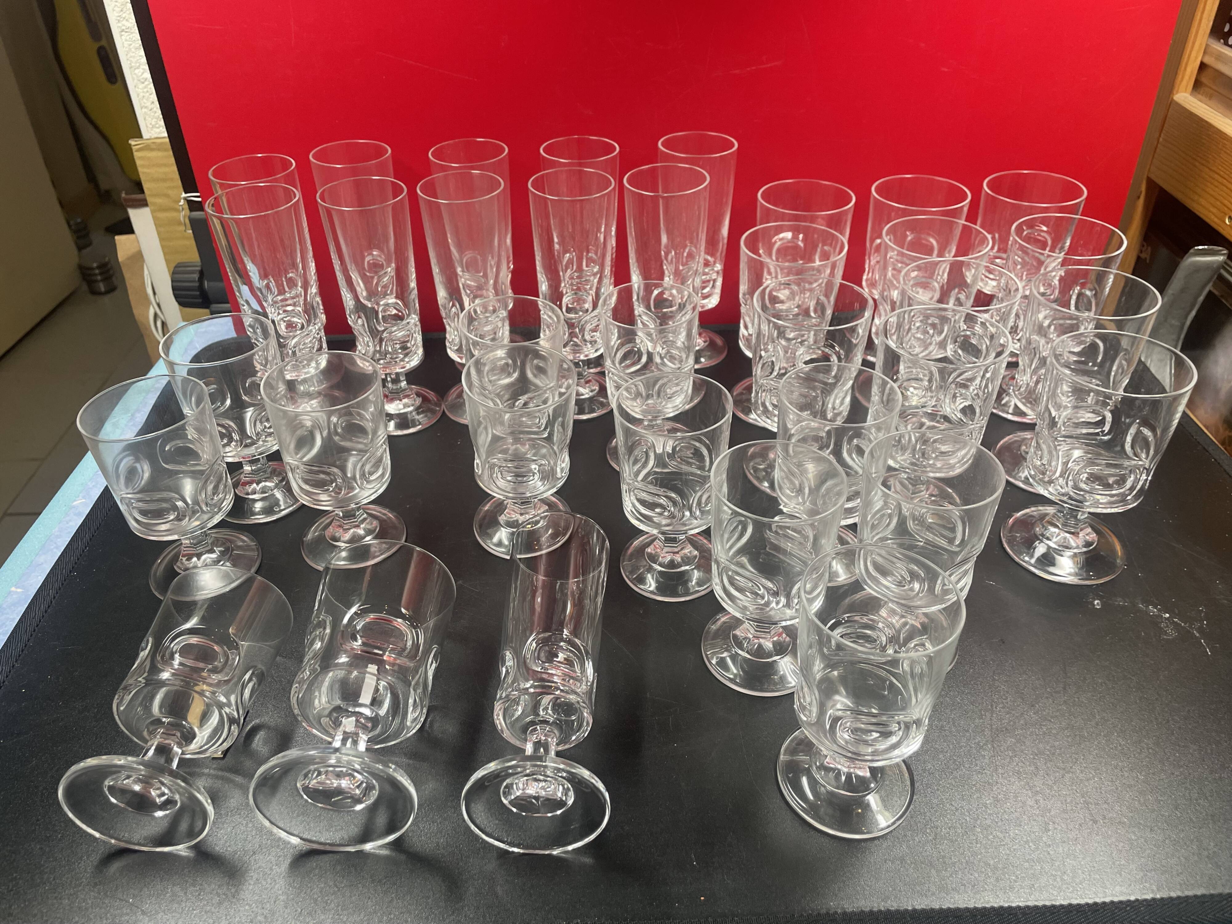 Lot of 35 crystal d'arques glasses, ecusson model, circa 1970