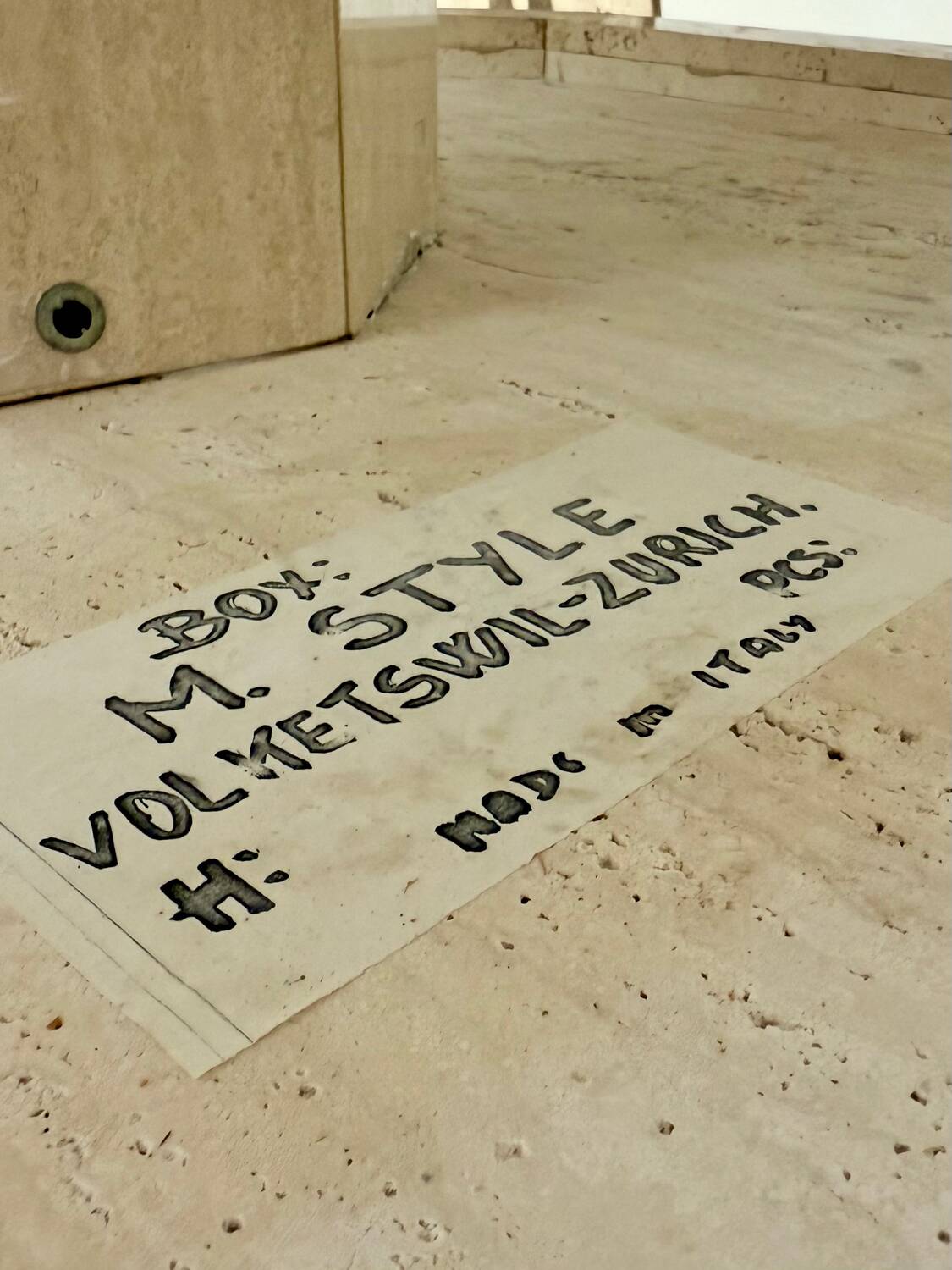 Table de repas en travertin épais design italien des années 70 vintage