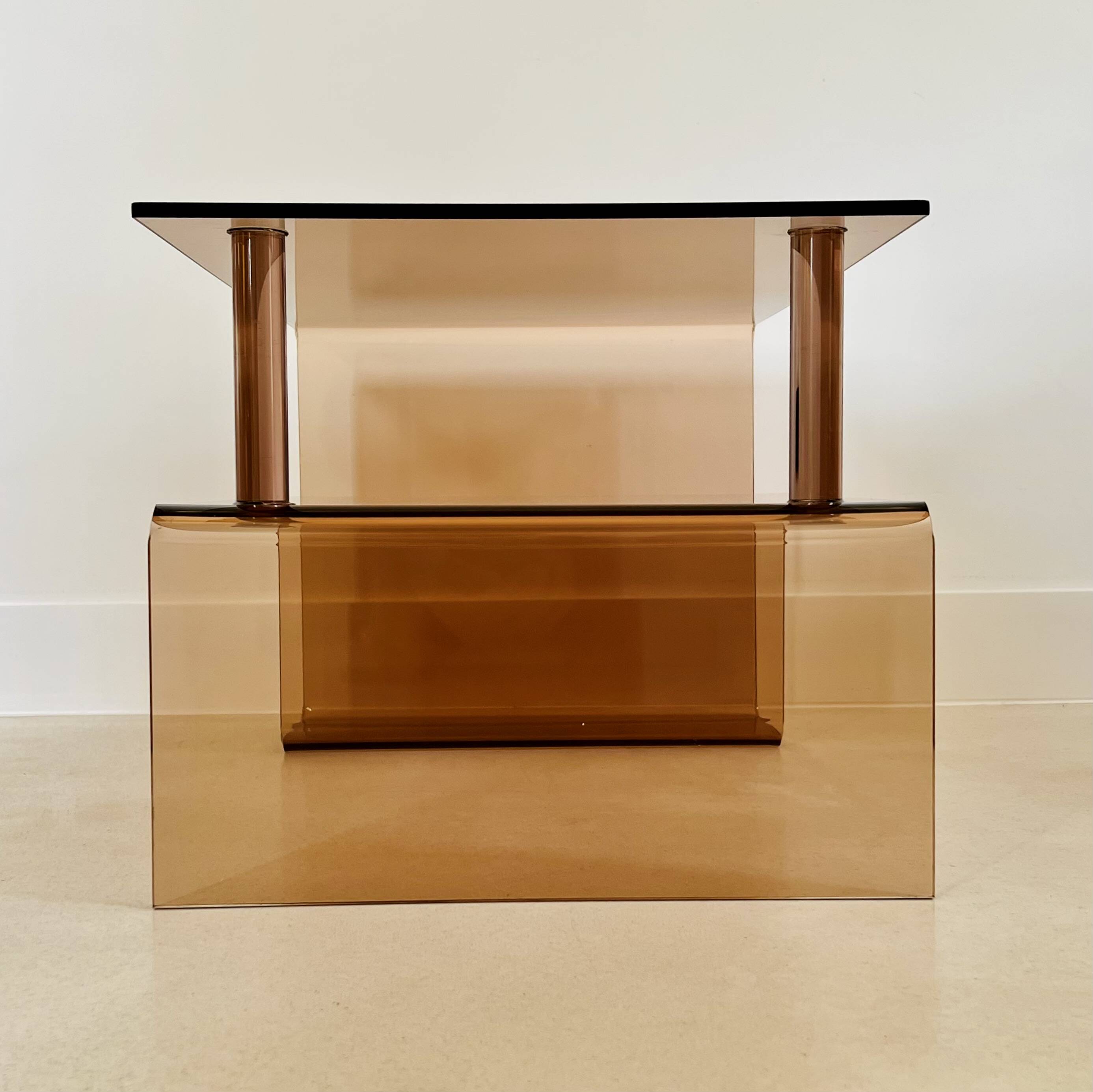 Table basse en altuglas par Michel Dumas, France années 70