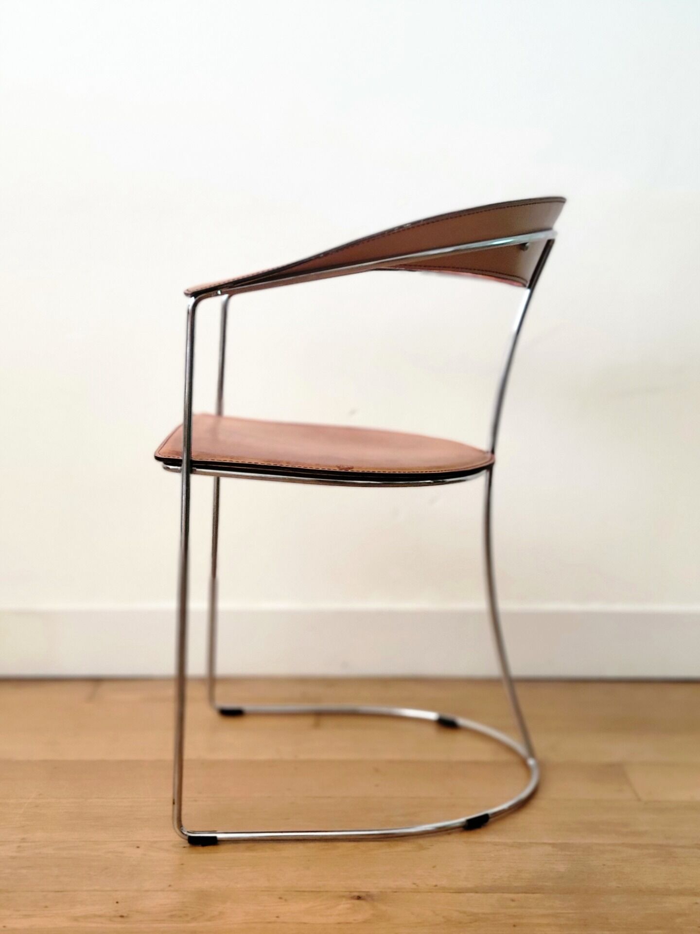 Chaise Arrben Ursula postmoderne en cuir cognac et chrome