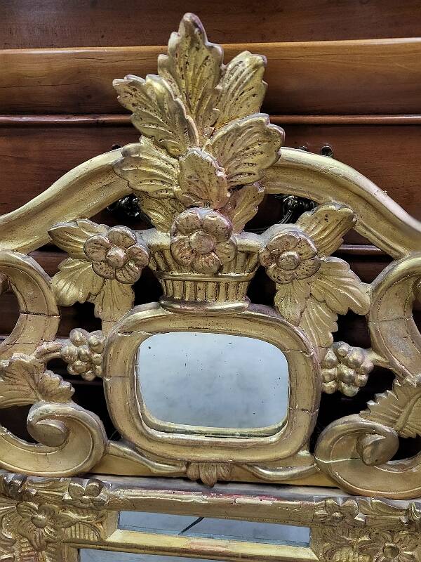 GILT WOODEN GLASS MIRROR FROM THE LATE 18TH CENTURY