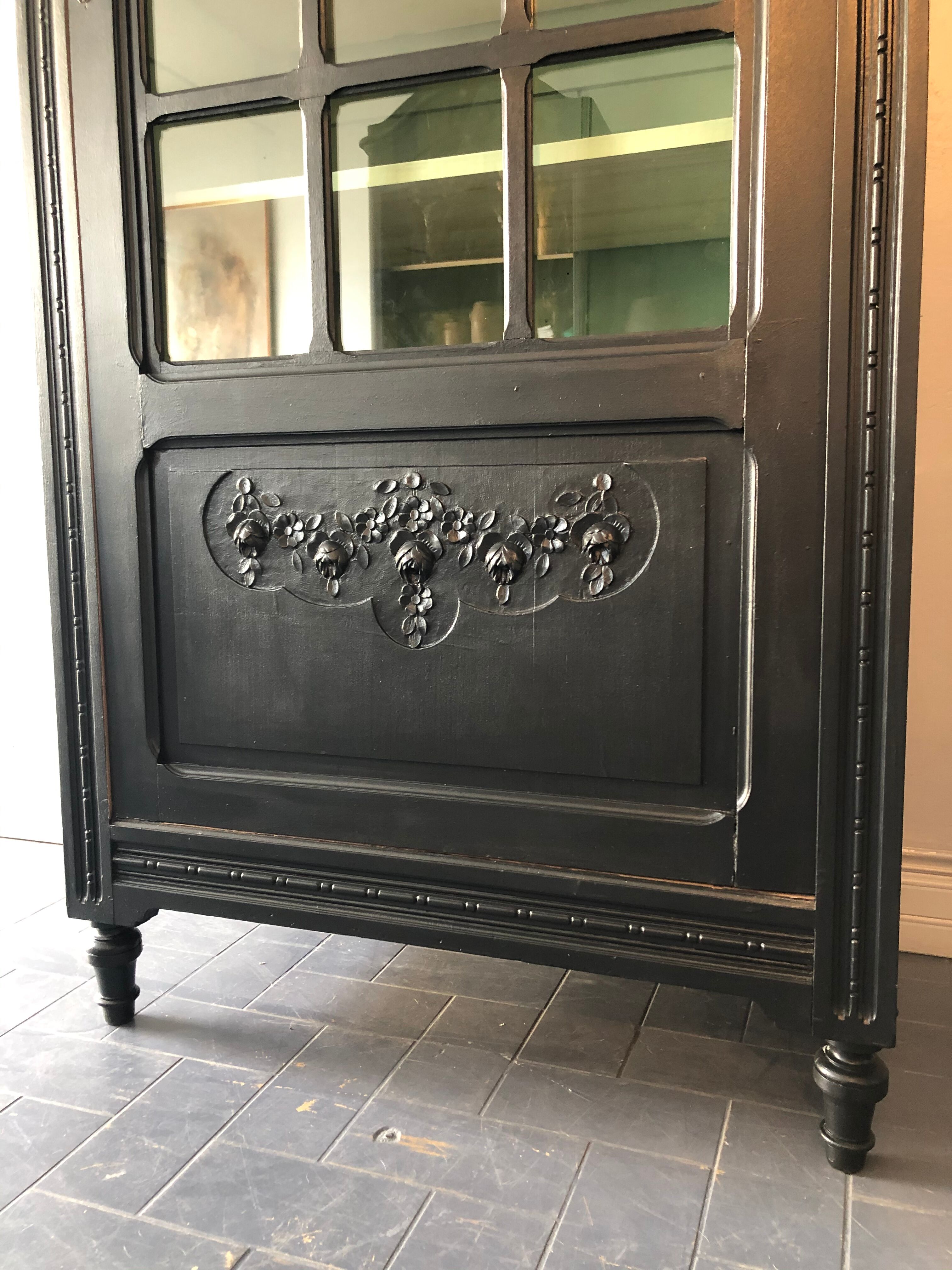 BHV - Old glass cabinet