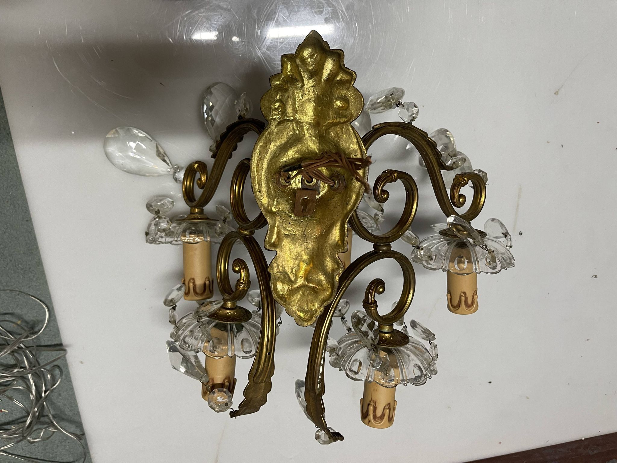 Grandes appliques murales en bronze et cristal, ensemble de 2, Italie, années 1950.