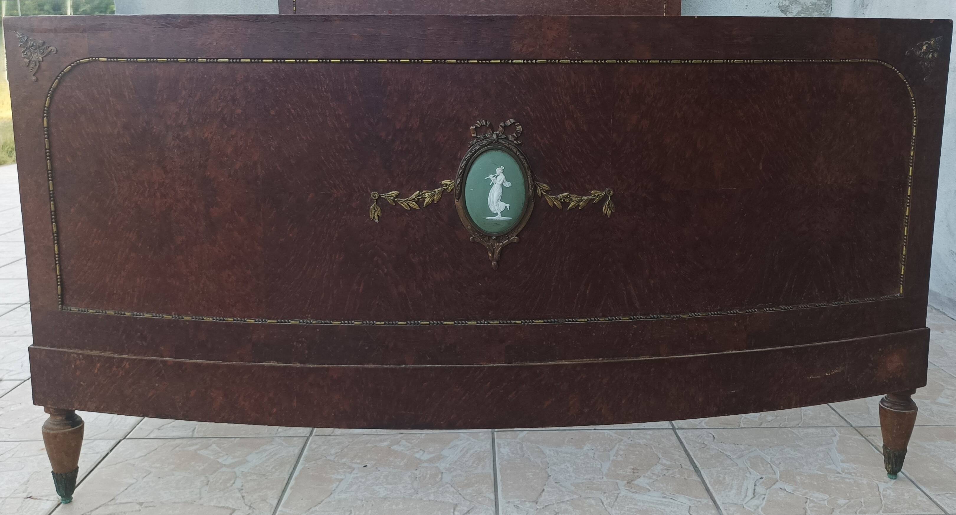 Louis XVI bed in thuja burl