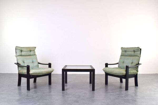 Chaises longues danoises des années 50 et table basse, années 70.