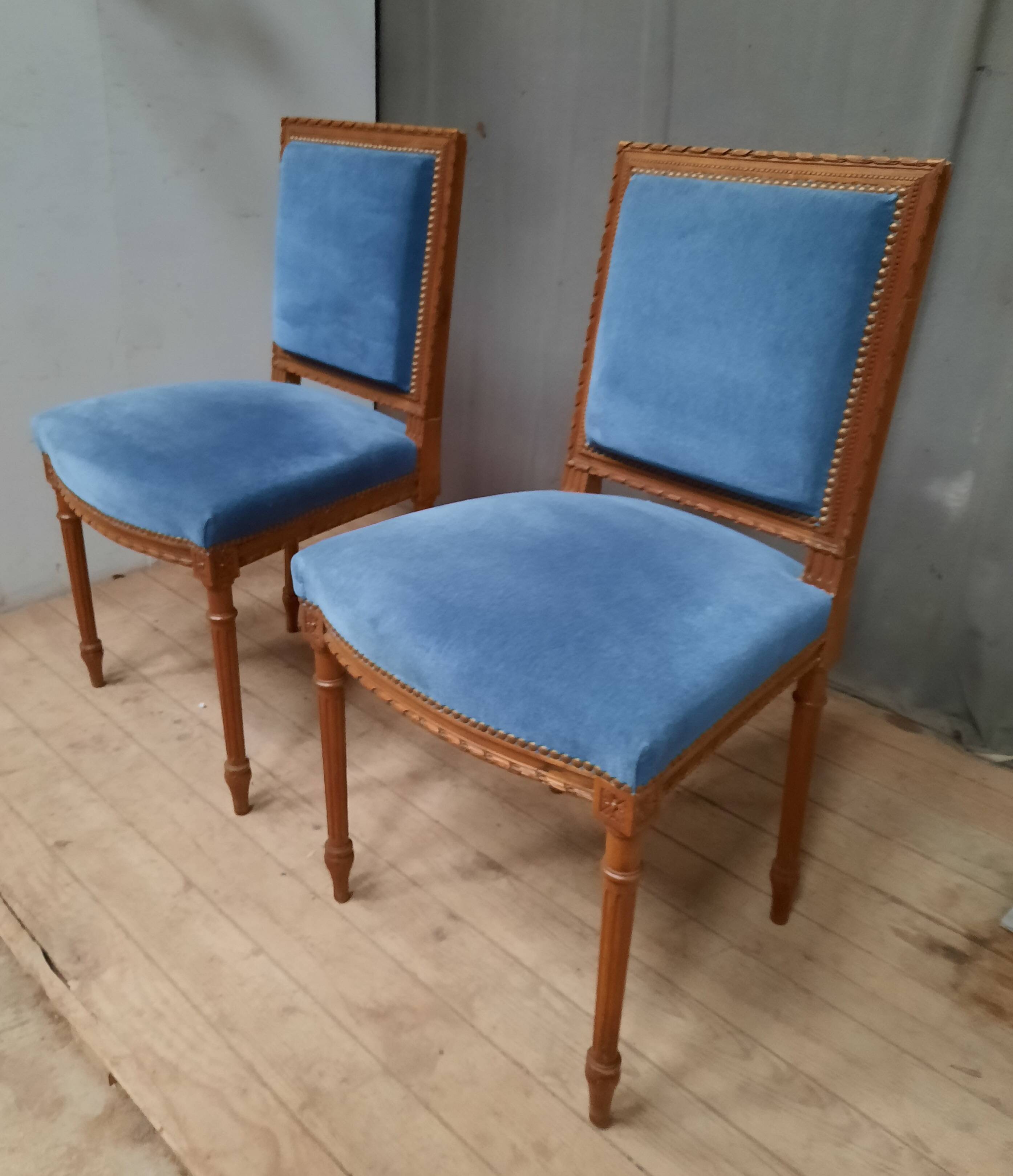 Paire de chaise style louis XVI