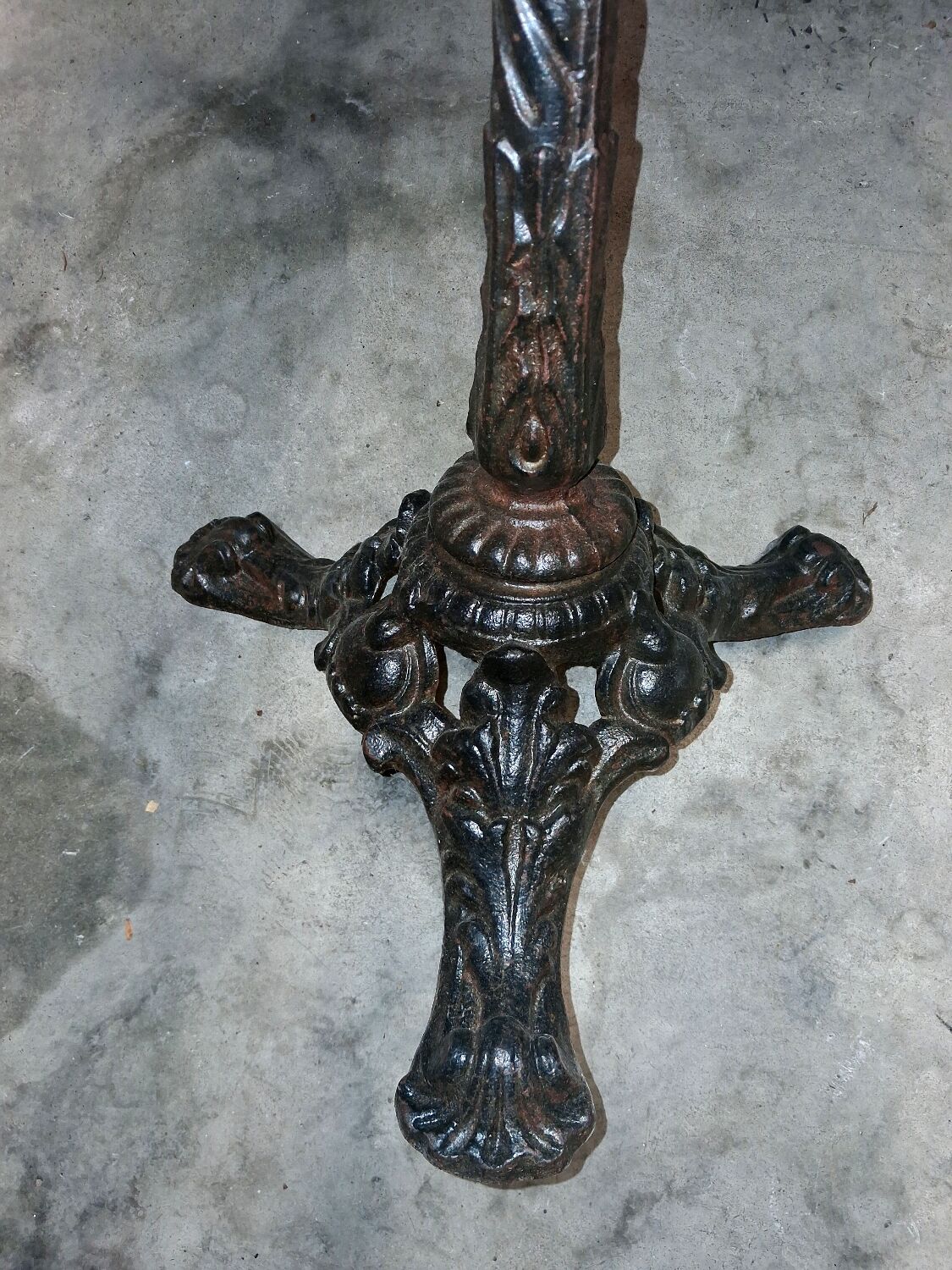 Country bistro guéridon table