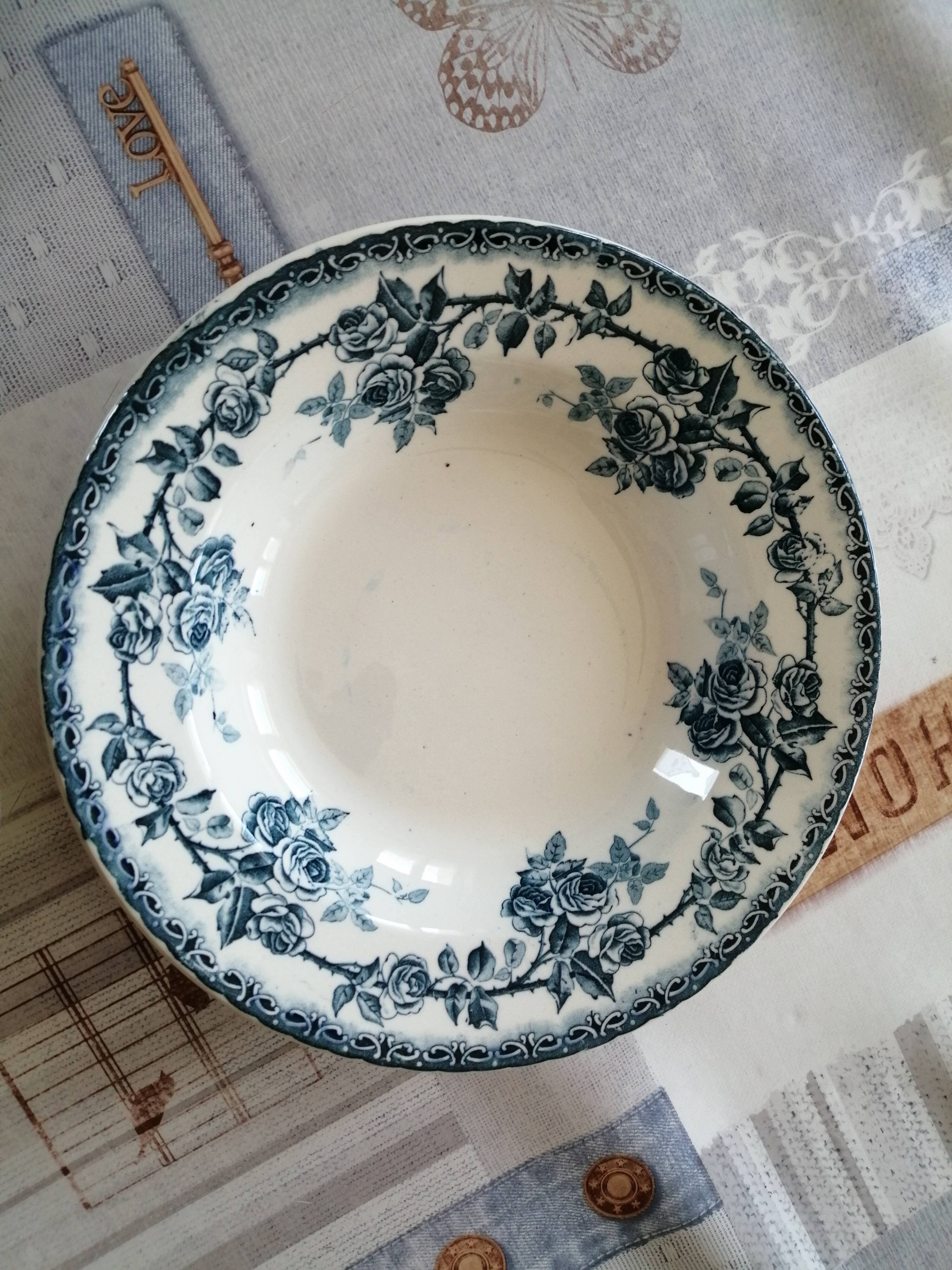 Hollow plates pink pattern, iron earth