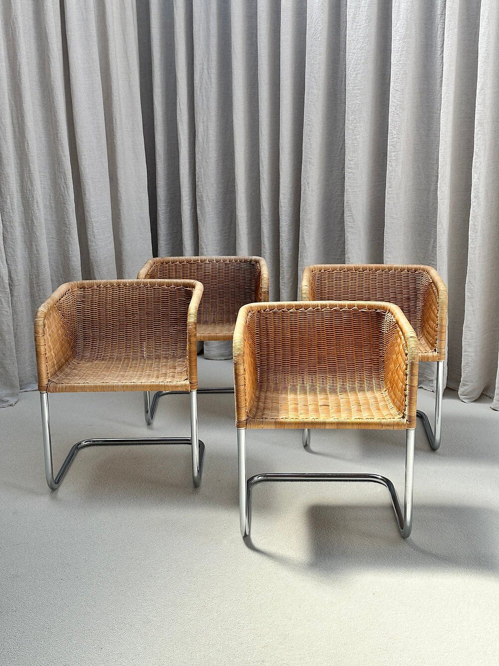 Set of 4 cantilever wicker chairs, attributed to Harvey Probber, USA, 1970s.