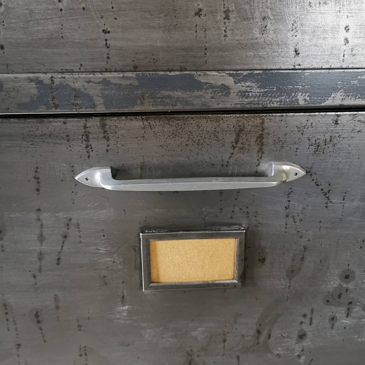 Meuble de métier à clapet basculant