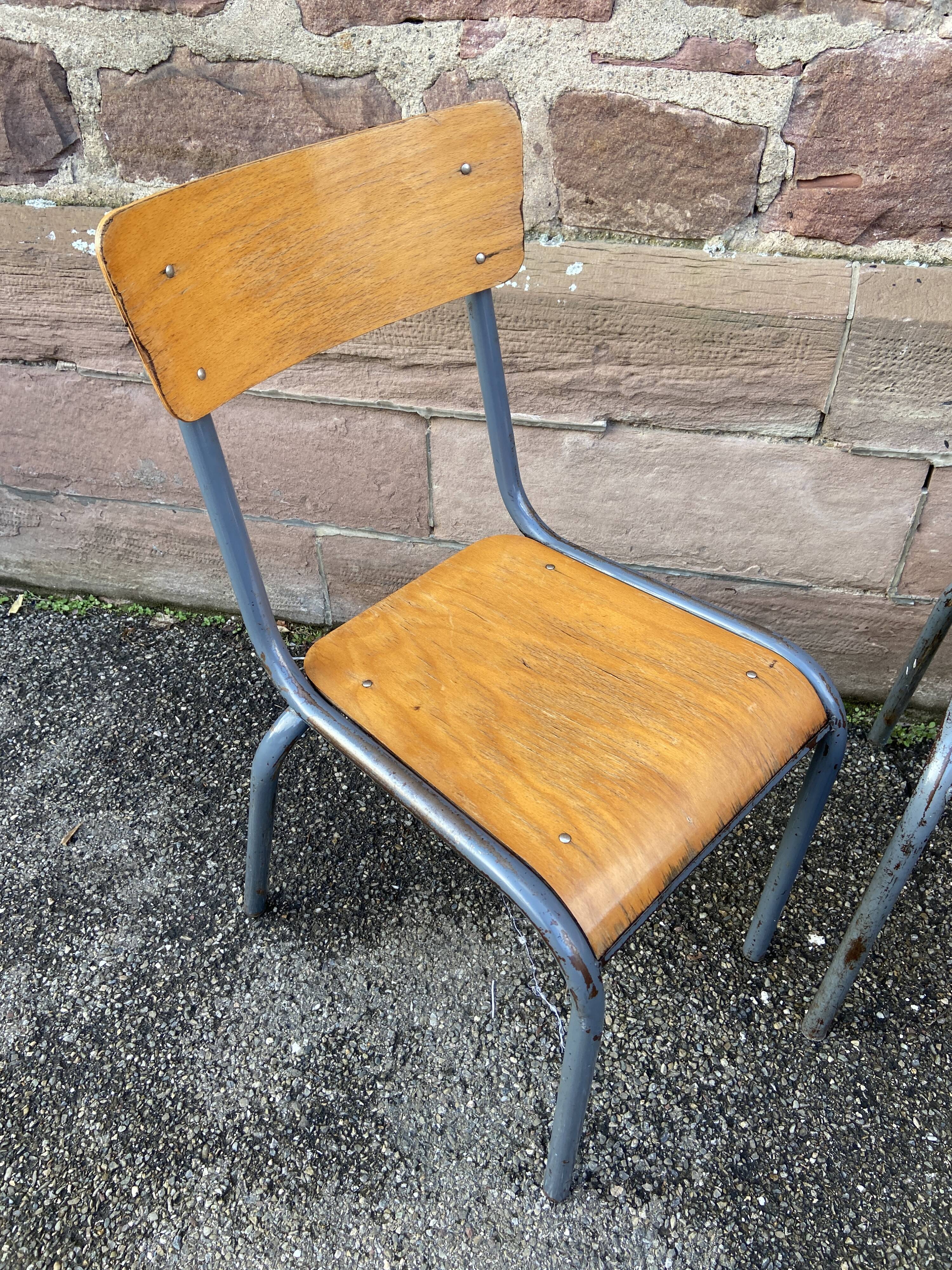 4 chaises d'école Vintage
