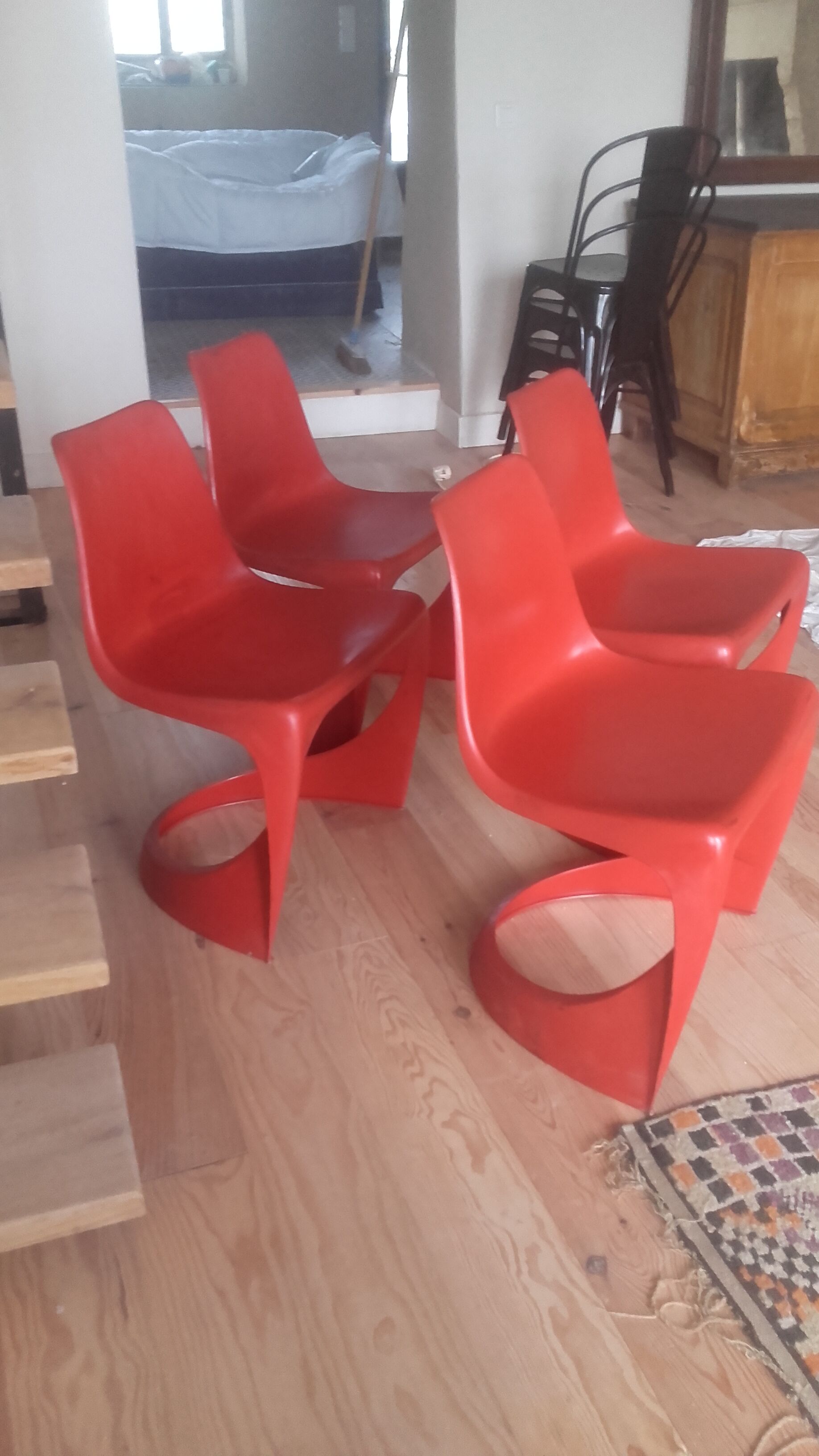 Cantilever 290 red model chairs edited by Cado