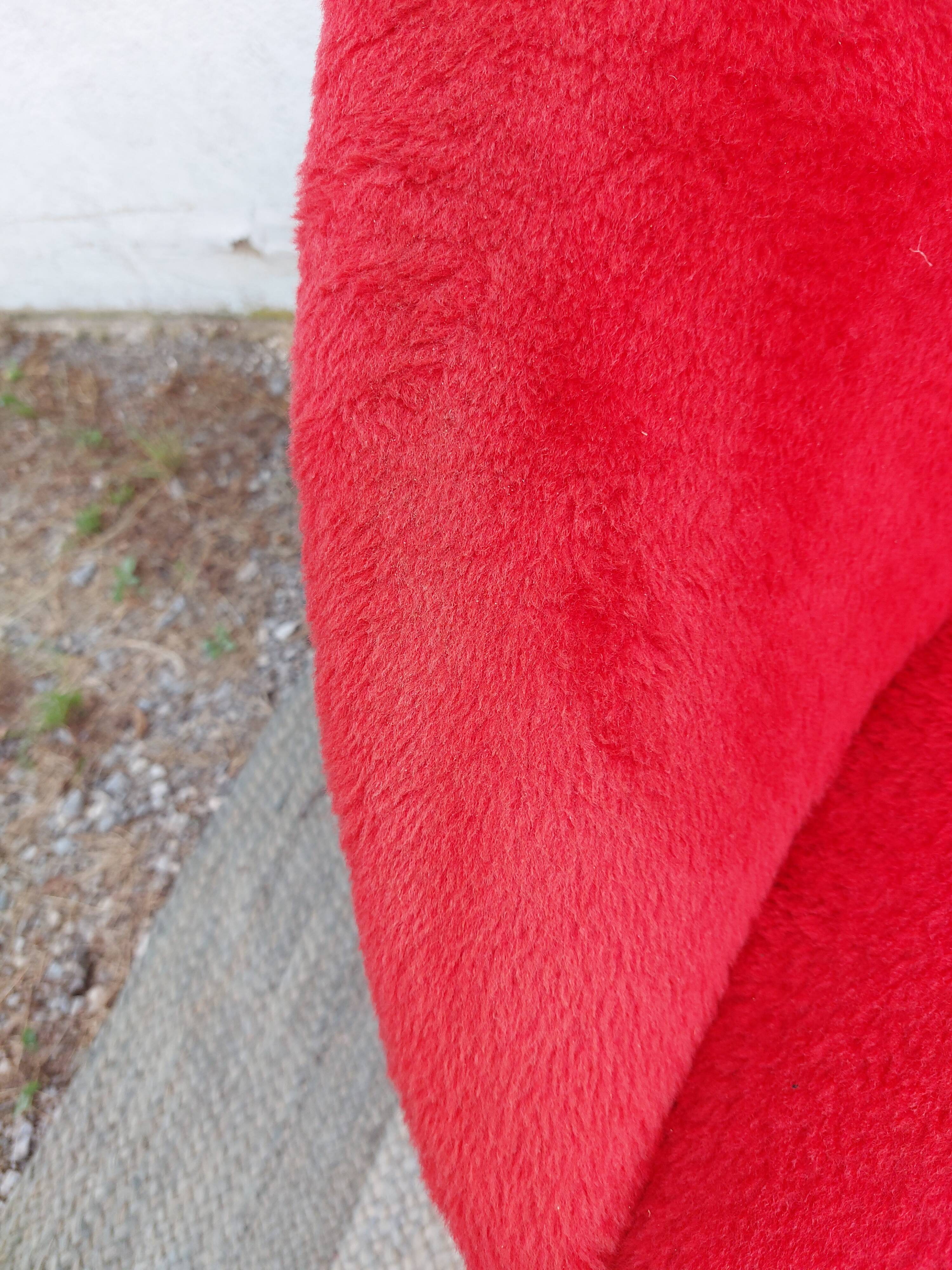 pair of vintage armchairs (red fur)