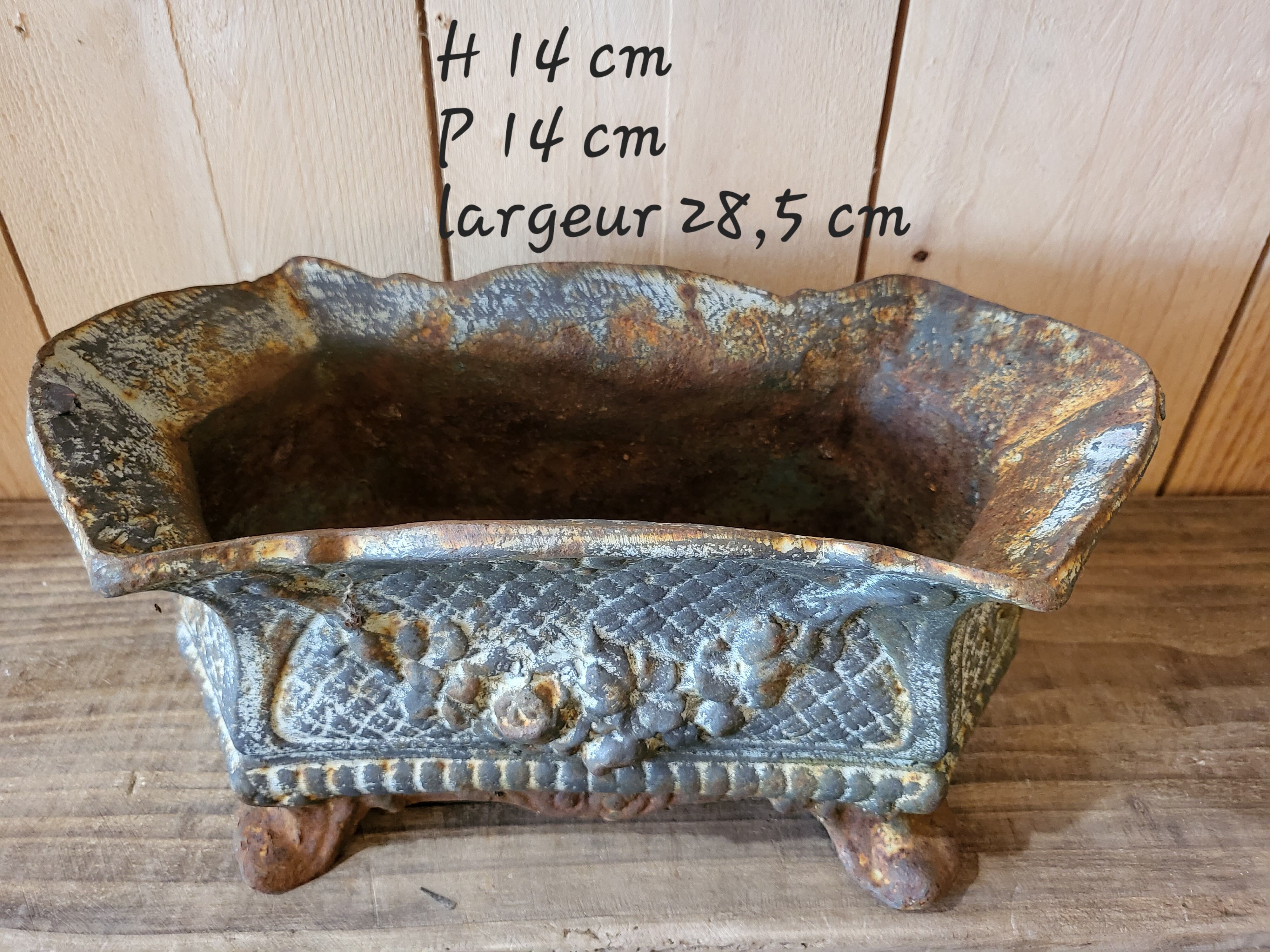 Cast iron planter