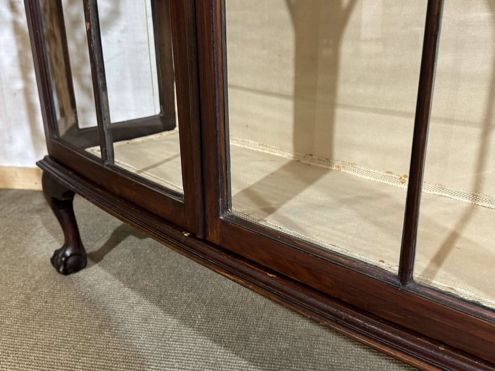 1930s English display cabinet in mahogany