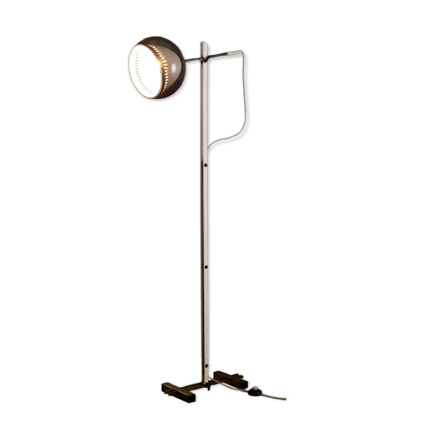 Vintage floor lamp in brass and enamelled metal, design, Italy, 1960s