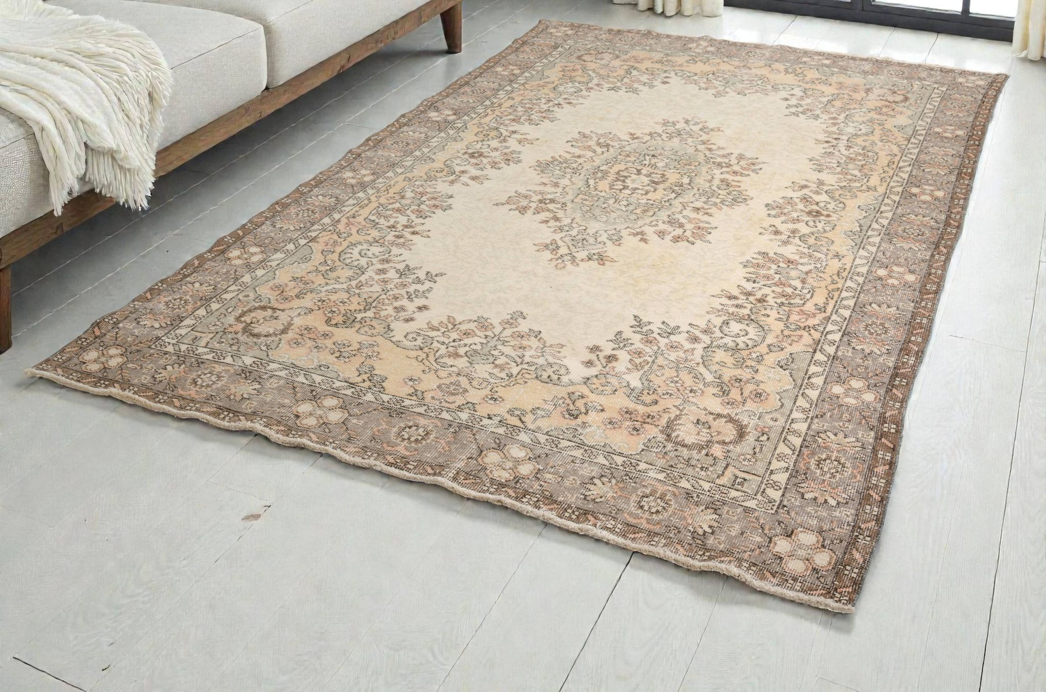Tapis en laine antique Oushak anatolien