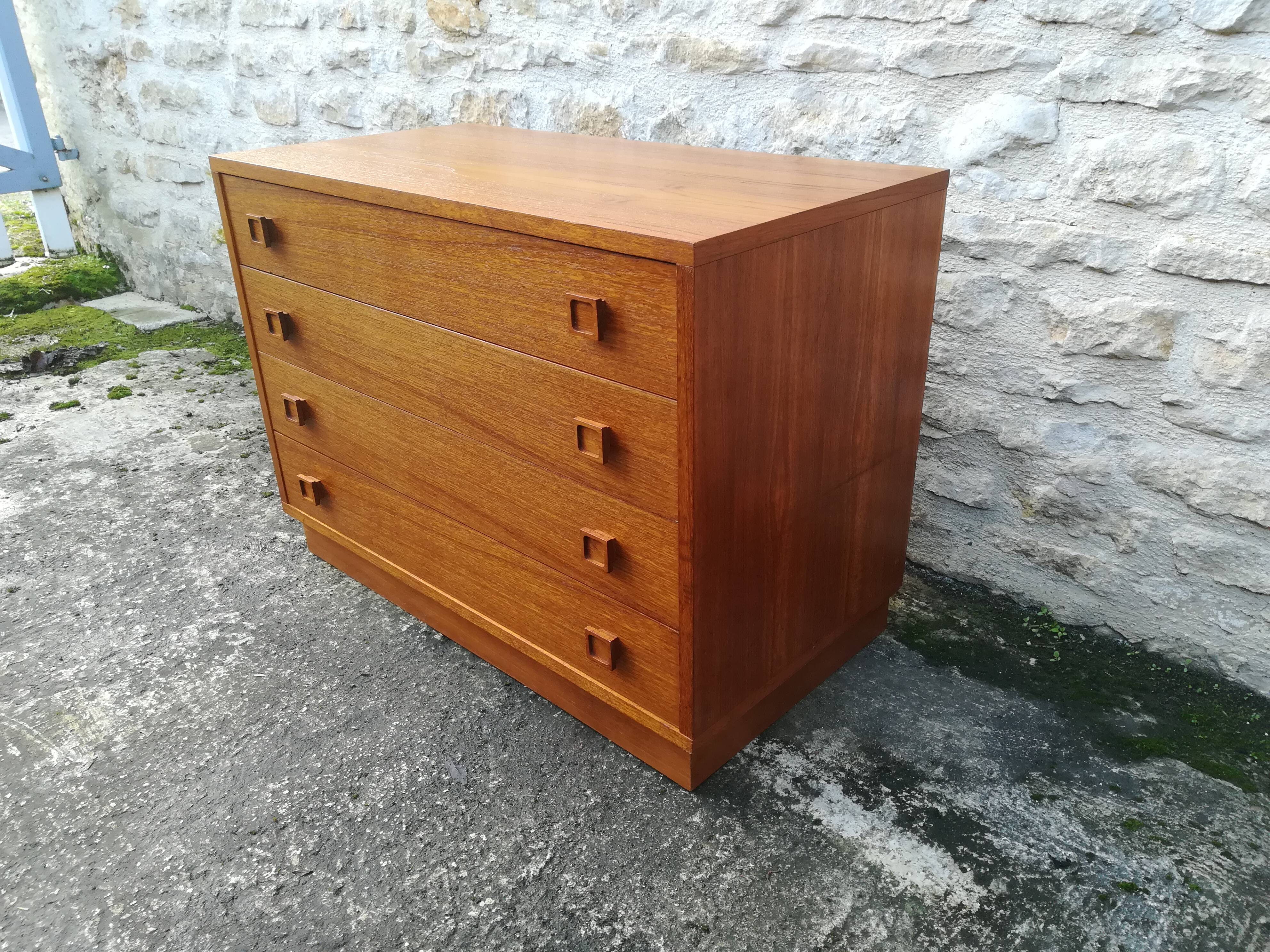 Chest of drawers