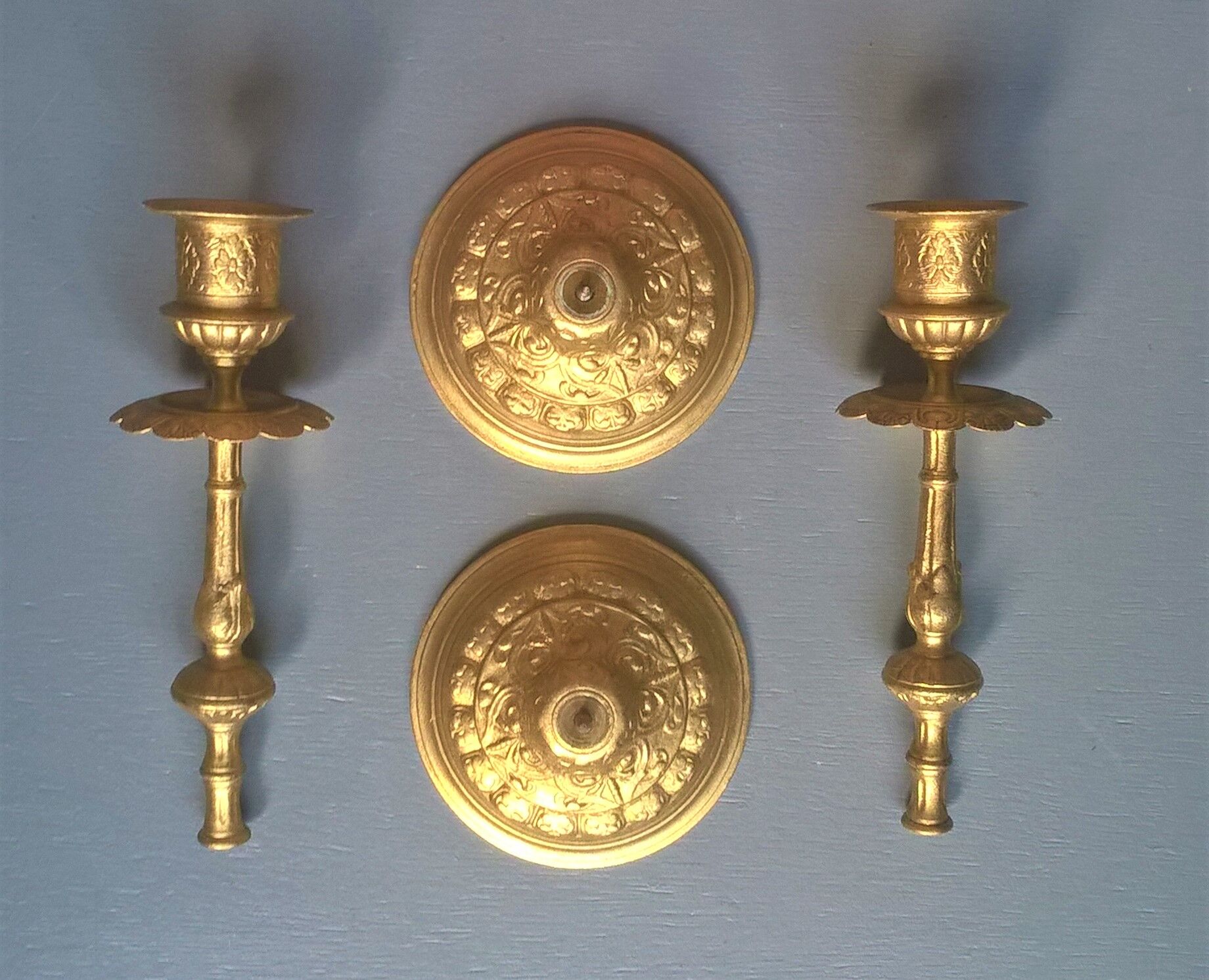 Pair of art-deco candlesticks with floral motifs and palmettes 20th century