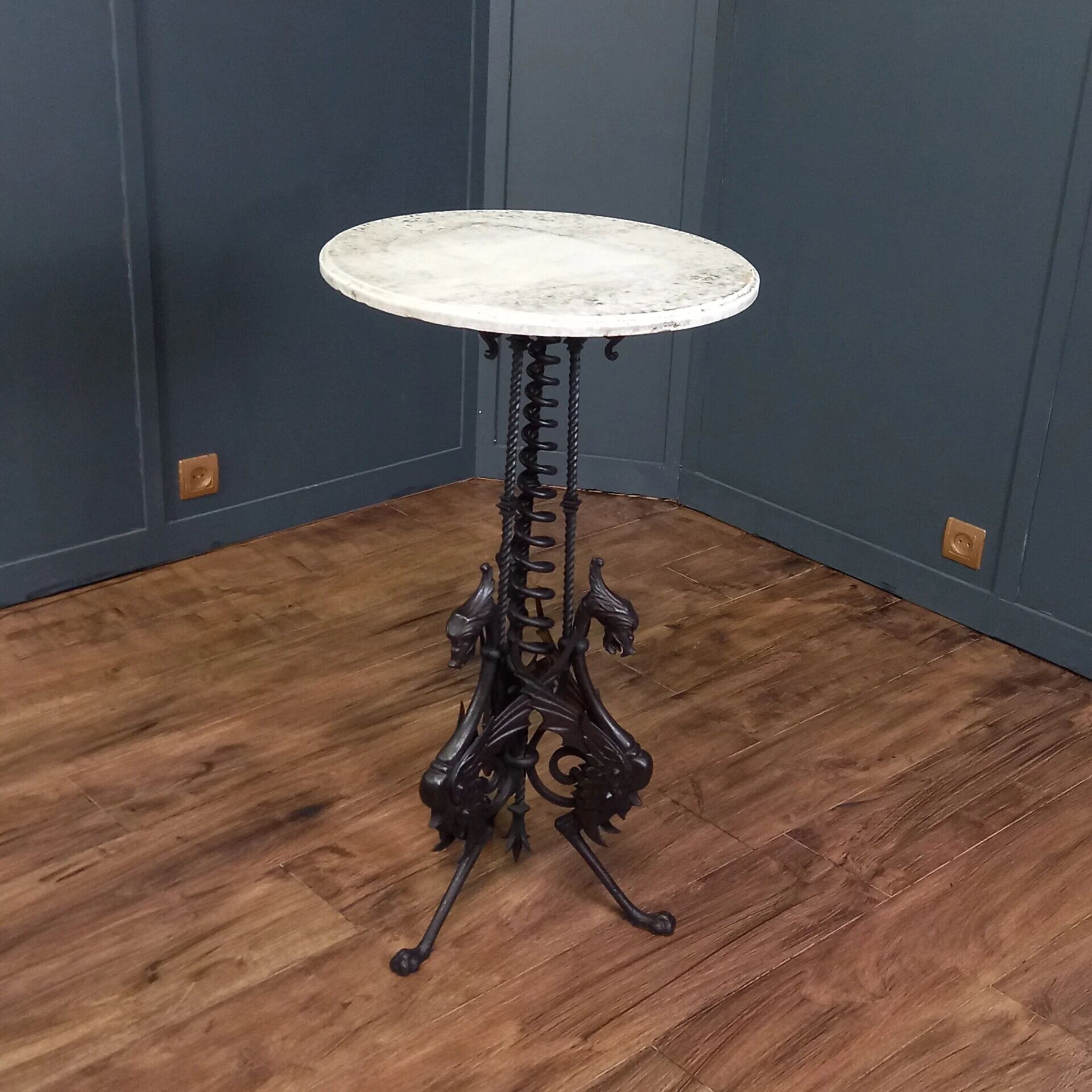 Table en fer forgé avec plateau en marbre