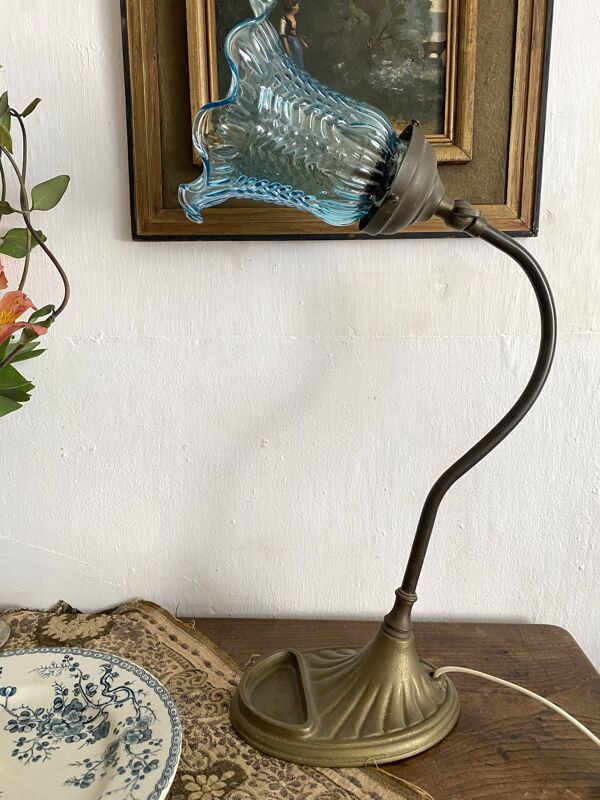 Lampe style rétro laiton et tulipe bleue