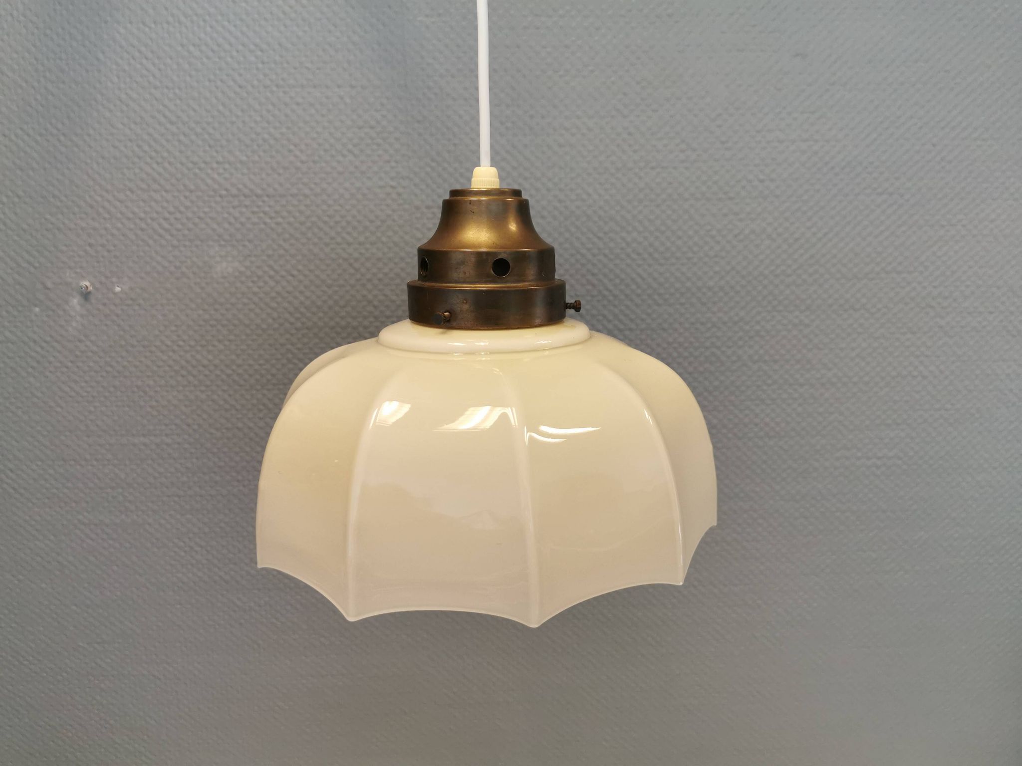 "Umbrella lamp" Danish and from the 1940s-1950s in beautiful cream colour with brass top.