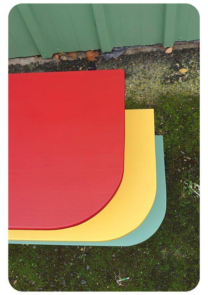 Etagère sur pieds, milieu XXème