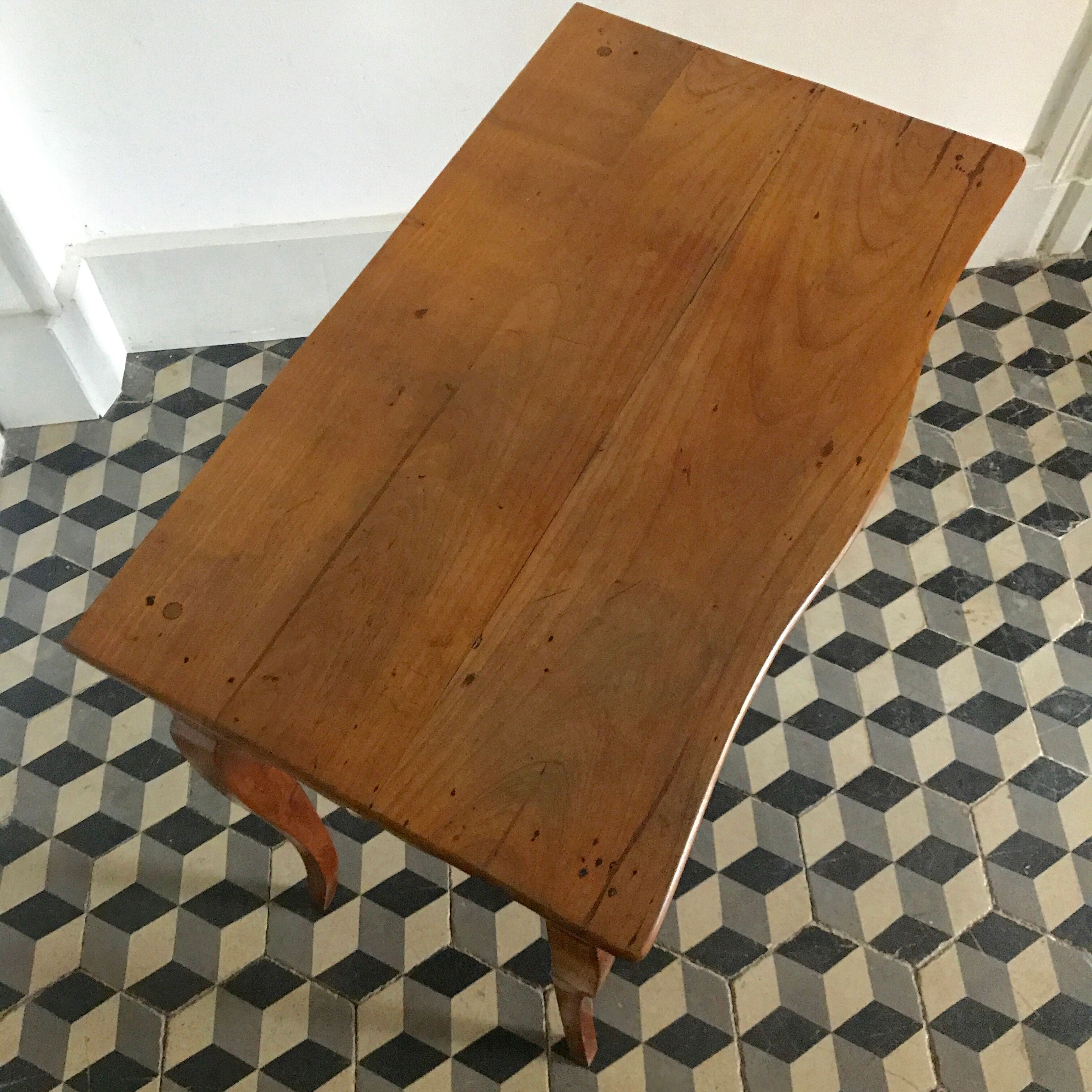 Table d'appoint en bois style Louis XV