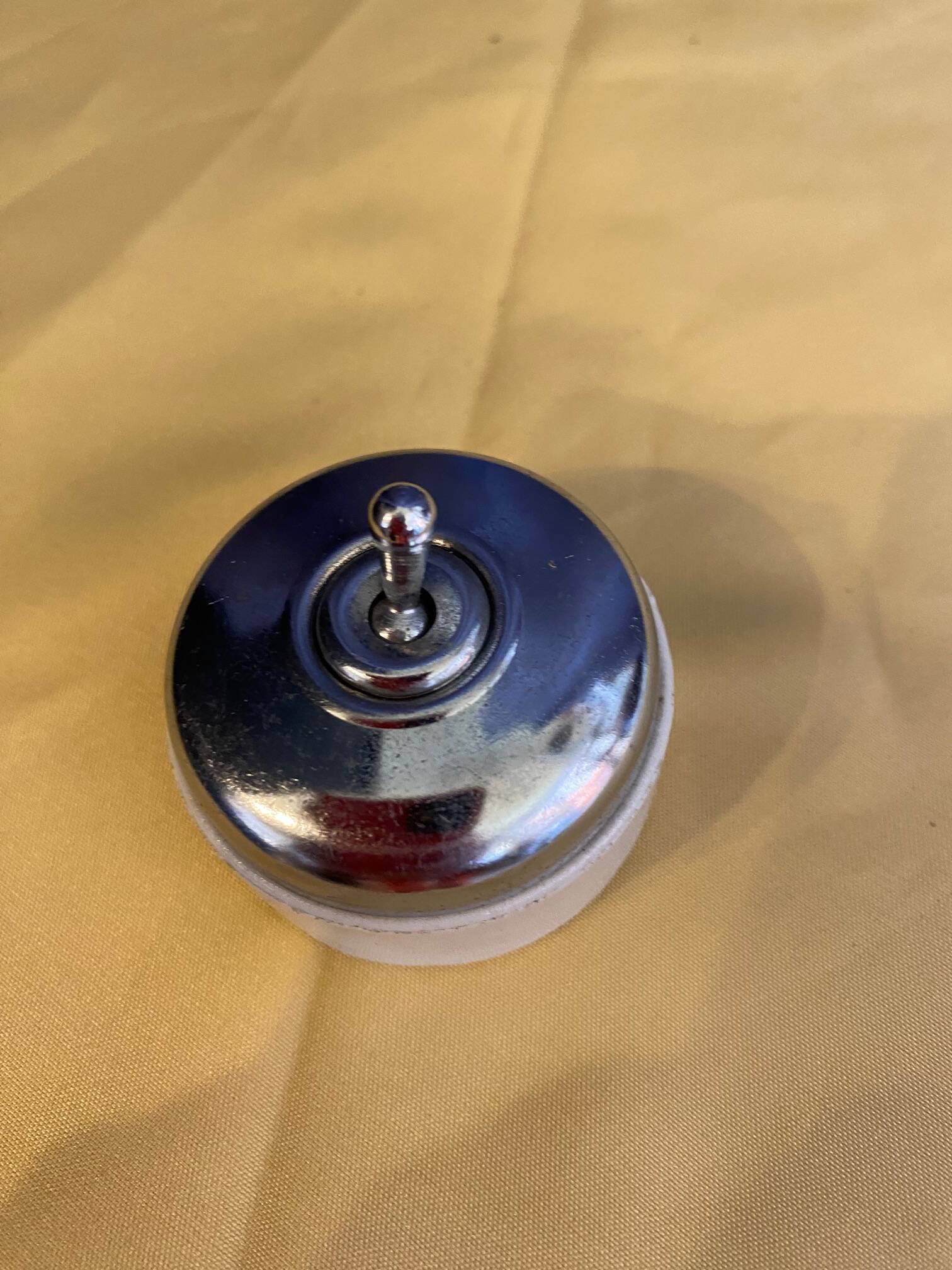 Ancien interrupteur en porcelaine et chrome marque legrand