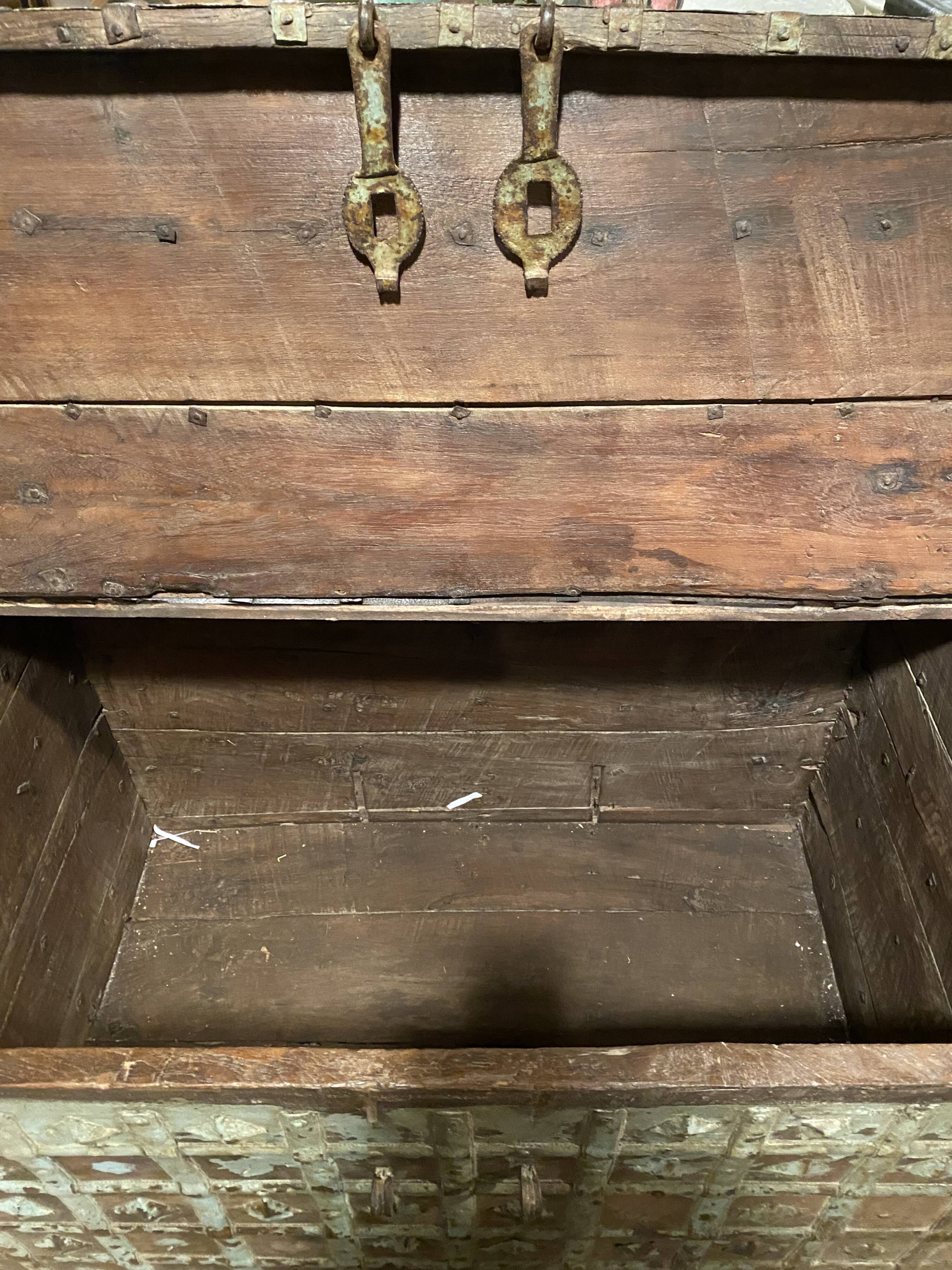 Indian chest in wood and green patinated metal