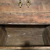 Coffre indien en bois et métal patiné vert