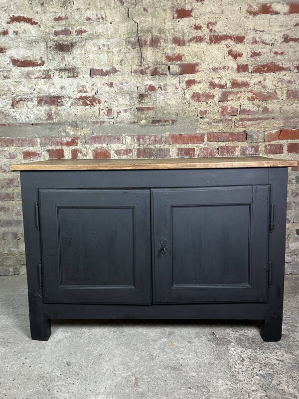 Buffet en chêne brut et noir époque XVIII eme