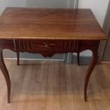 Small 19th century table in walnut and marquetry