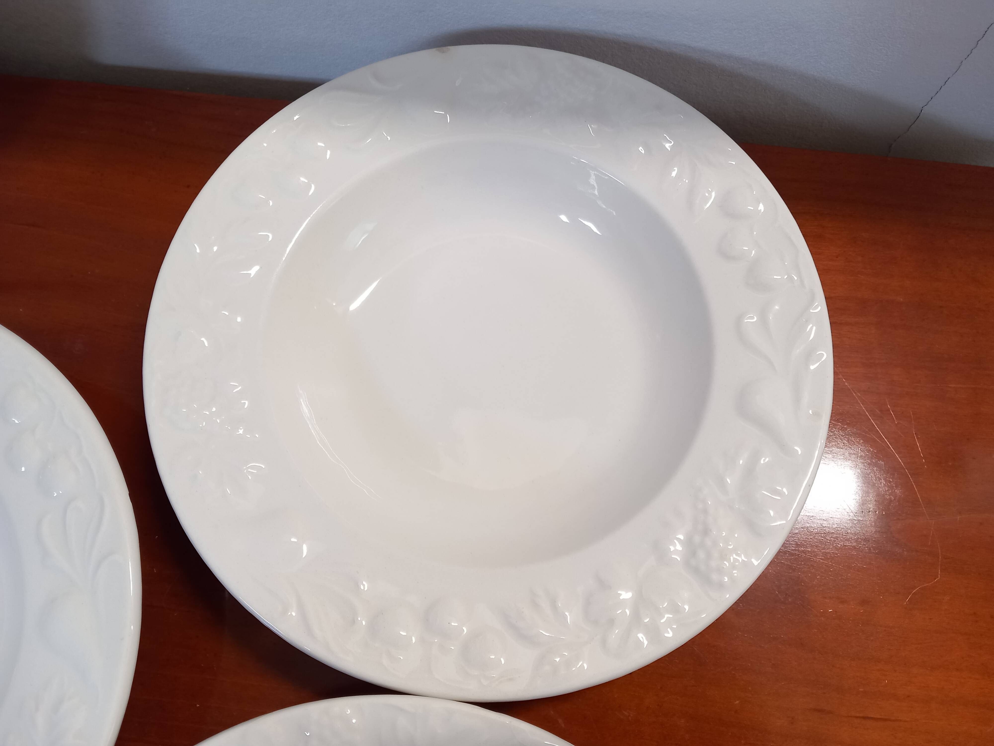 Set of 6 white ceramic deep plates made in Italy.