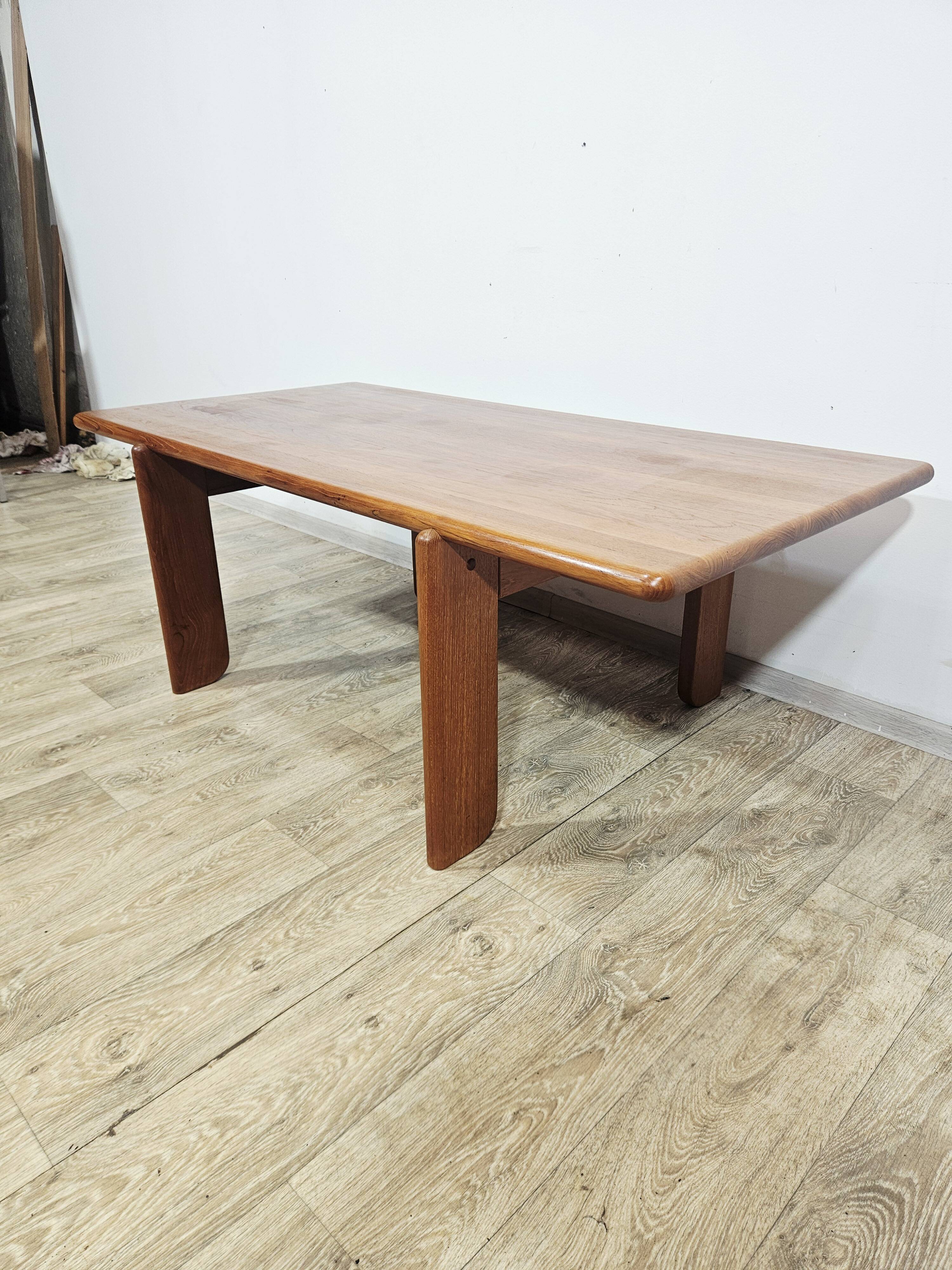 Table basse en teck massif danois / Style Mid-Century Modern / Années 1970.