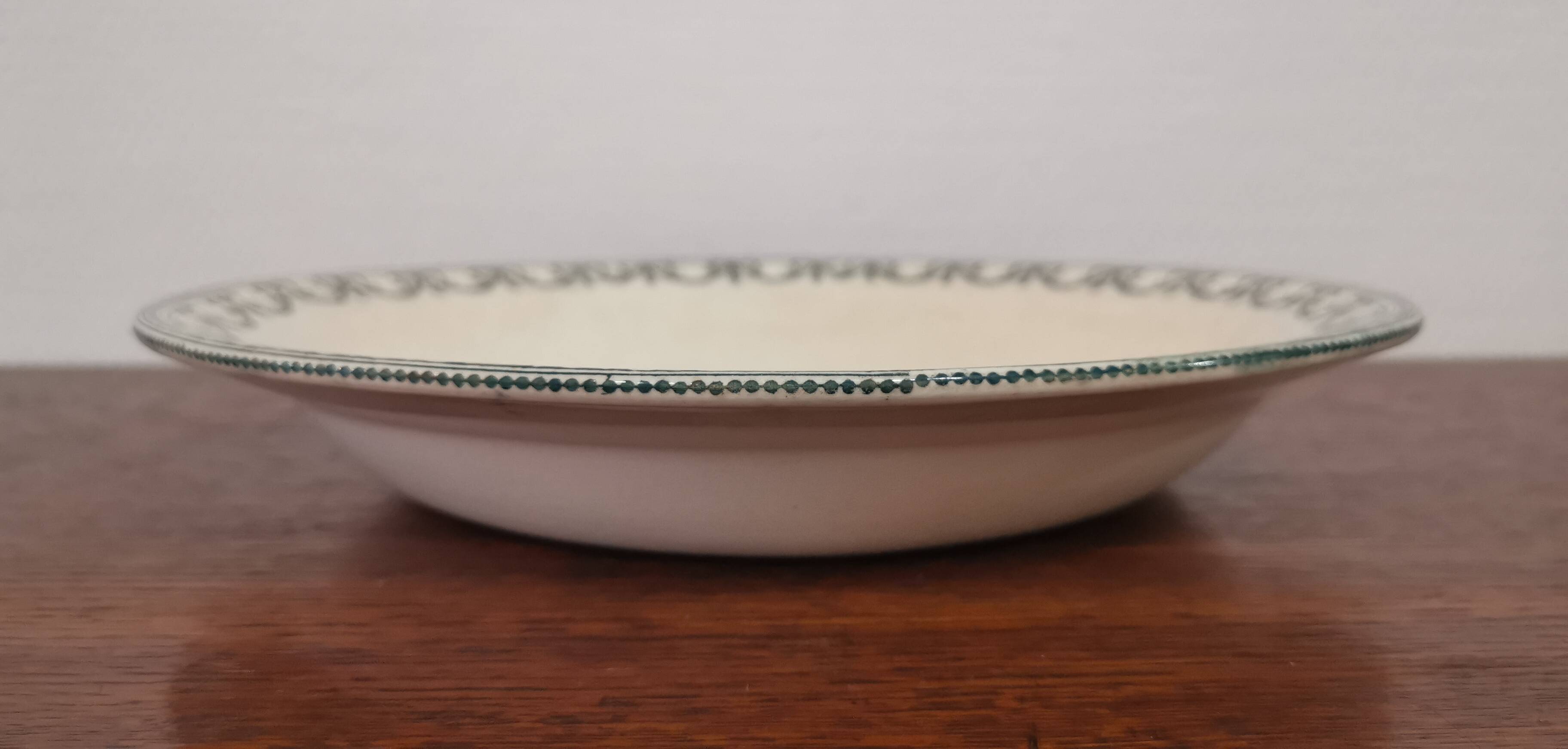 Iron earth hollow dish ec Salins, Louis XVI garlands