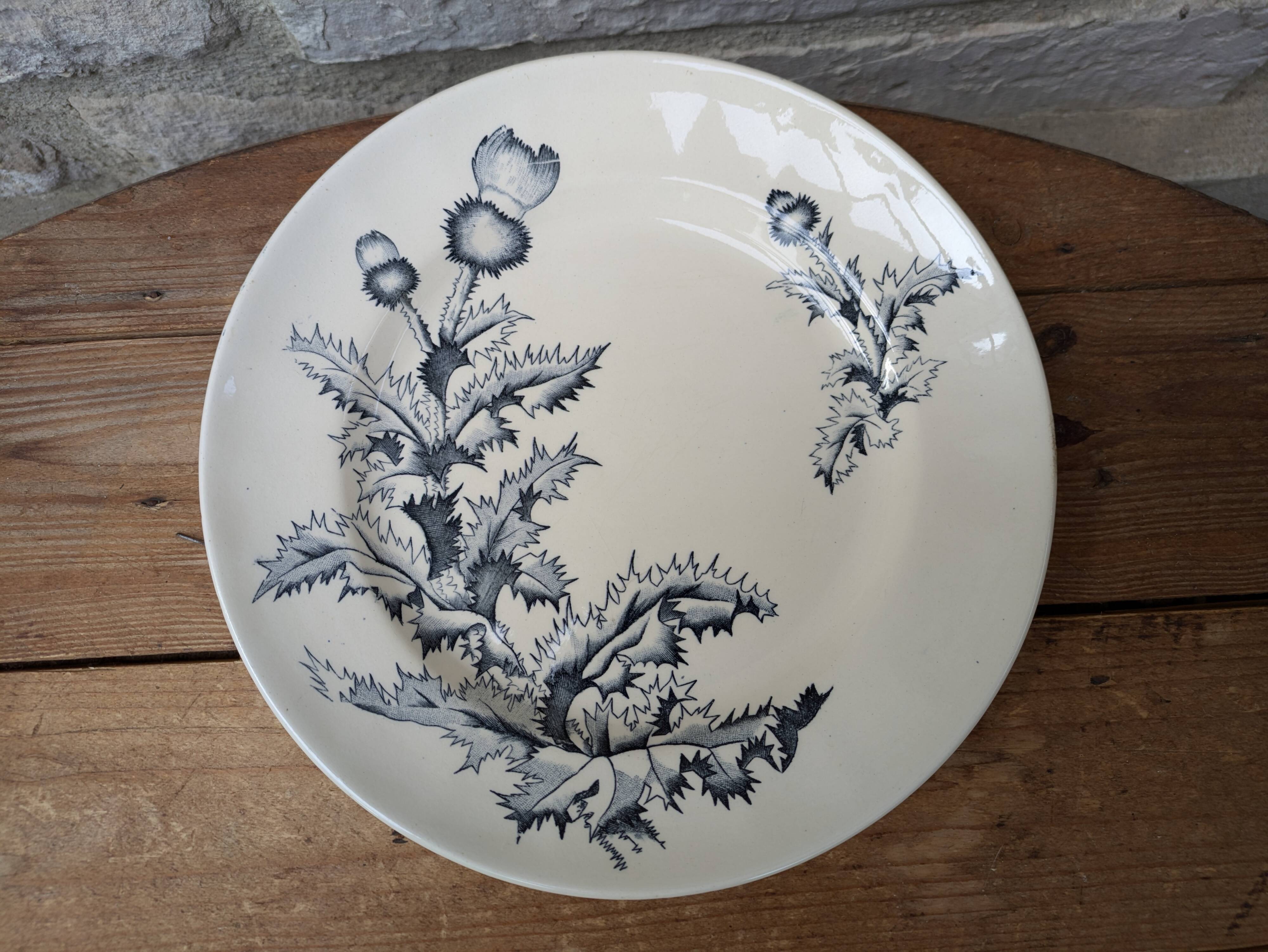 Old Lonchamp ceramic plate, Chardon Terre de fer model