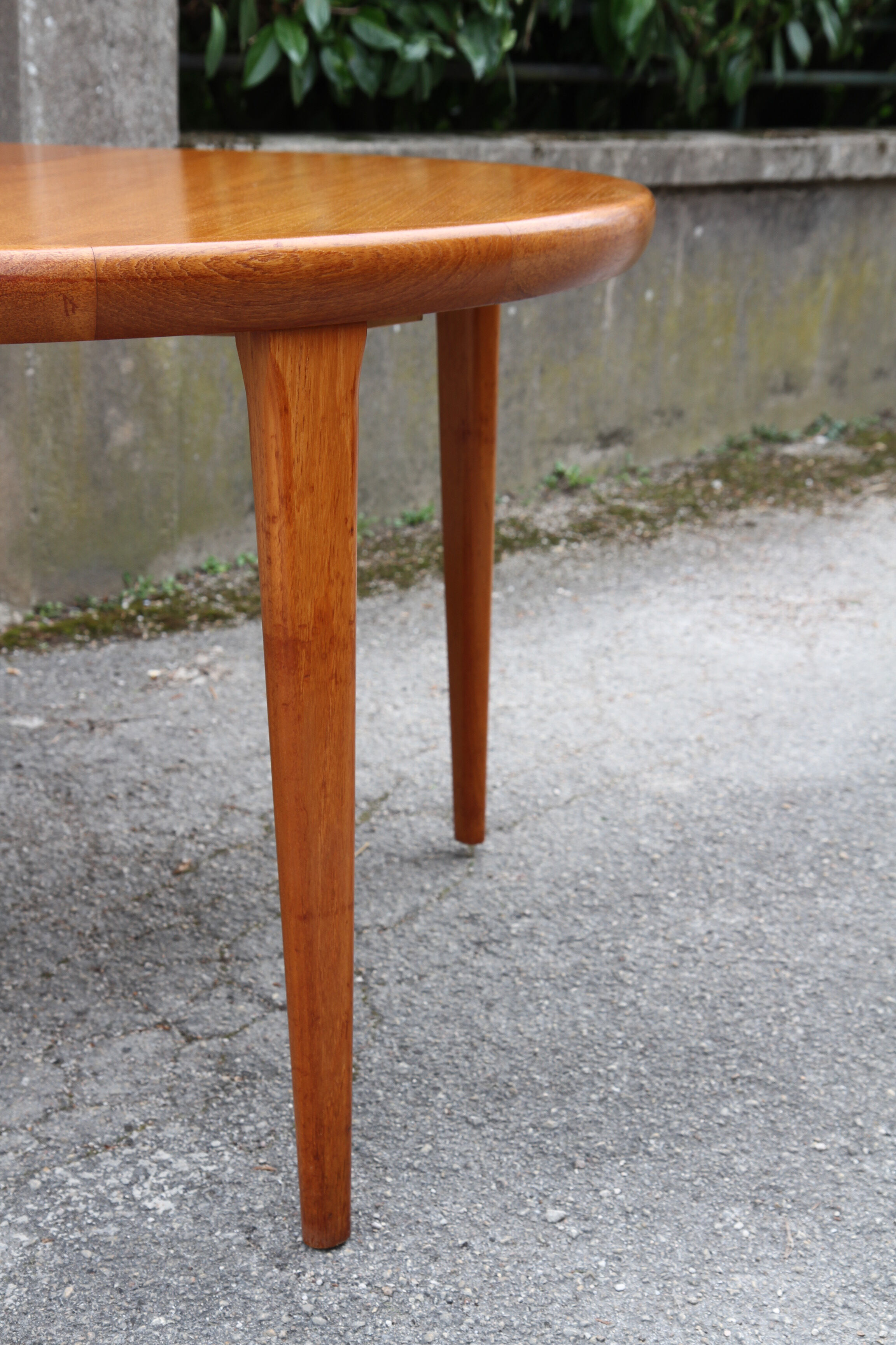 Danish teak extendable round table of the years 60