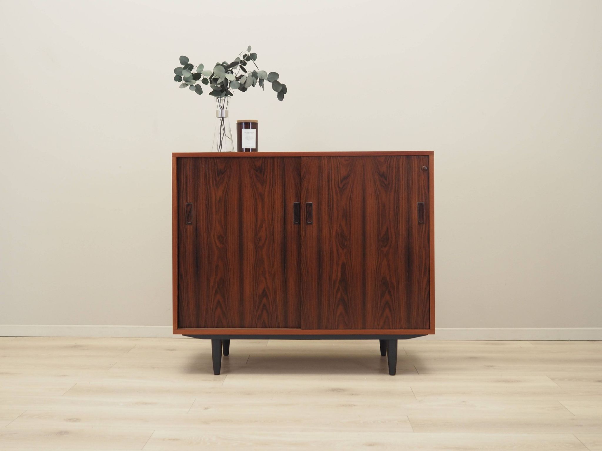 Armoire en palissandre, design danois, années 1970, production : Danemark