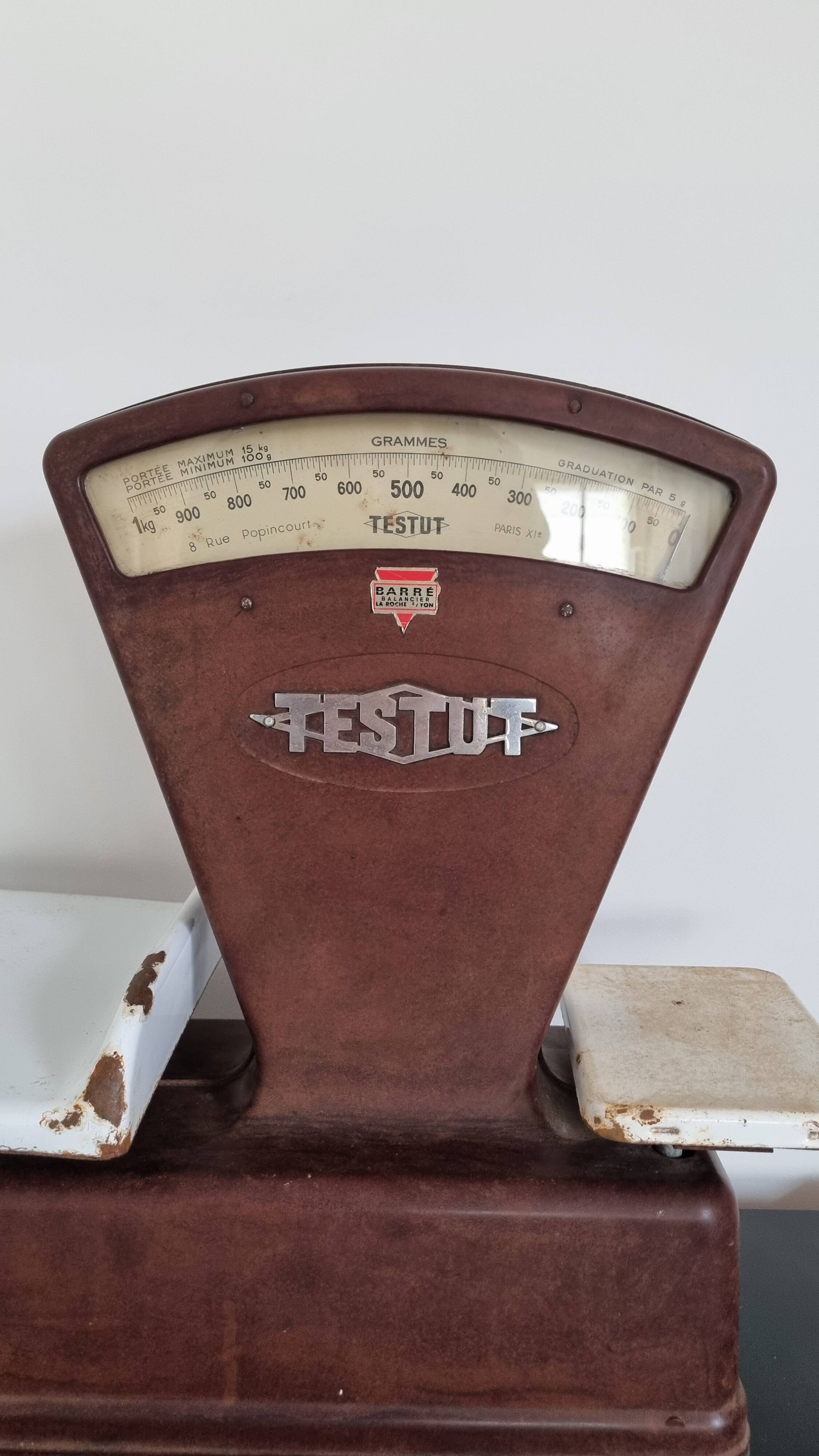 Vintage Testut scale
