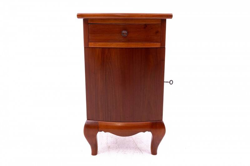 Paire de tables de chevet, Pologne, années 1940. Après rénovation.