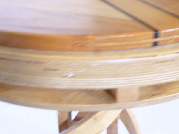 Table d'appoint en bois massif Design en bois de cerisier ADN hélicoïdal Pièce unique, années 1980