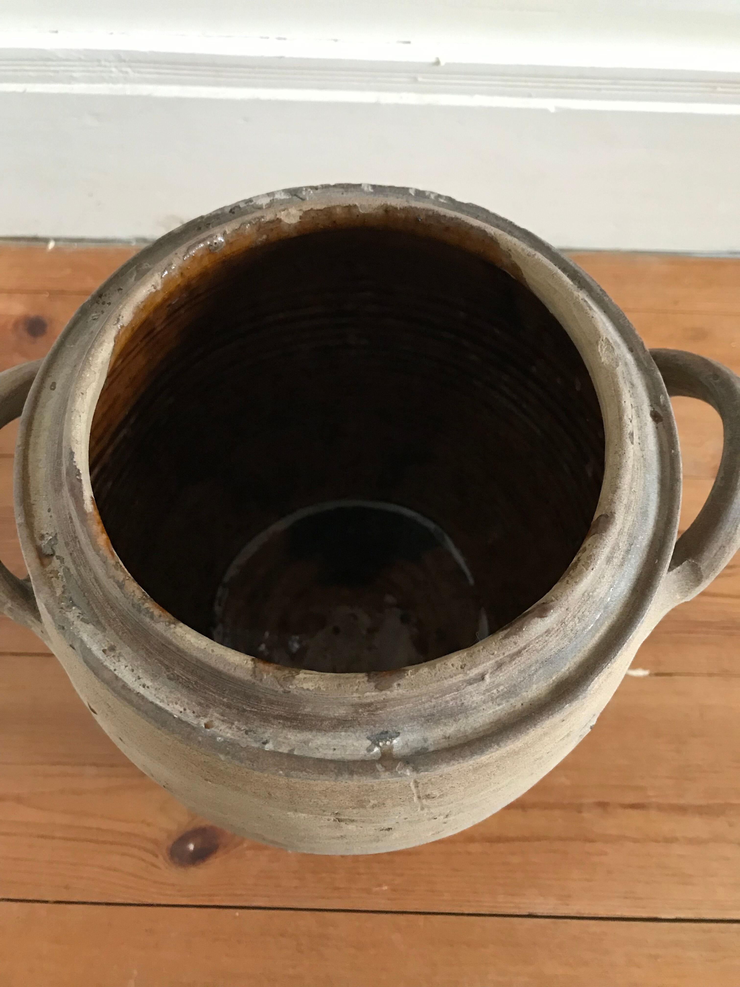 Raw stoneware pot